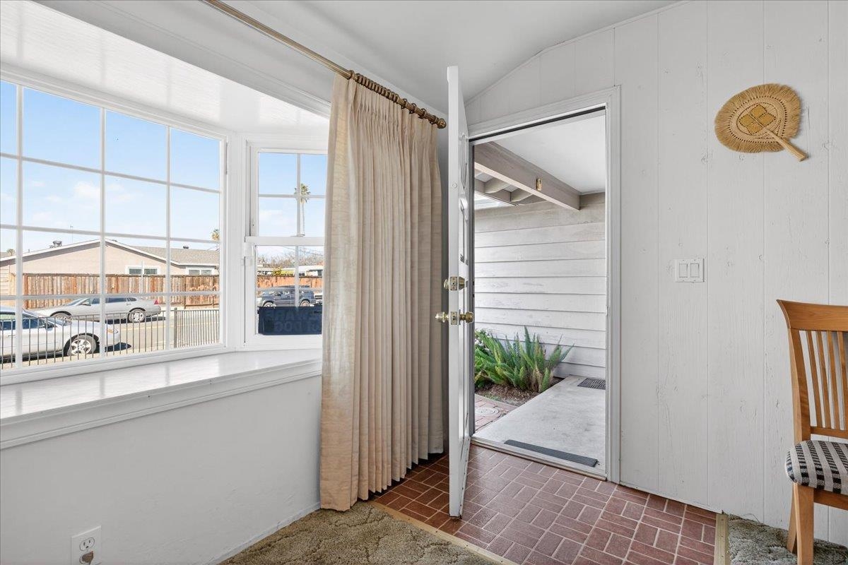 Detail Gallery Image 4 of 28 For 1948 Daytona Dr, San Jose,  CA 95122-1721 - 4 Beds | 2 Baths