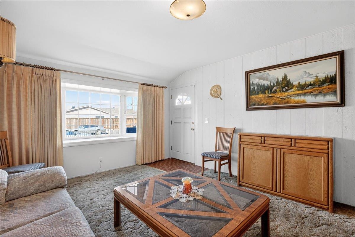 Detail Gallery Image 5 of 28 For 1948 Daytona Dr, San Jose,  CA 95122-1721 - 4 Beds | 2 Baths