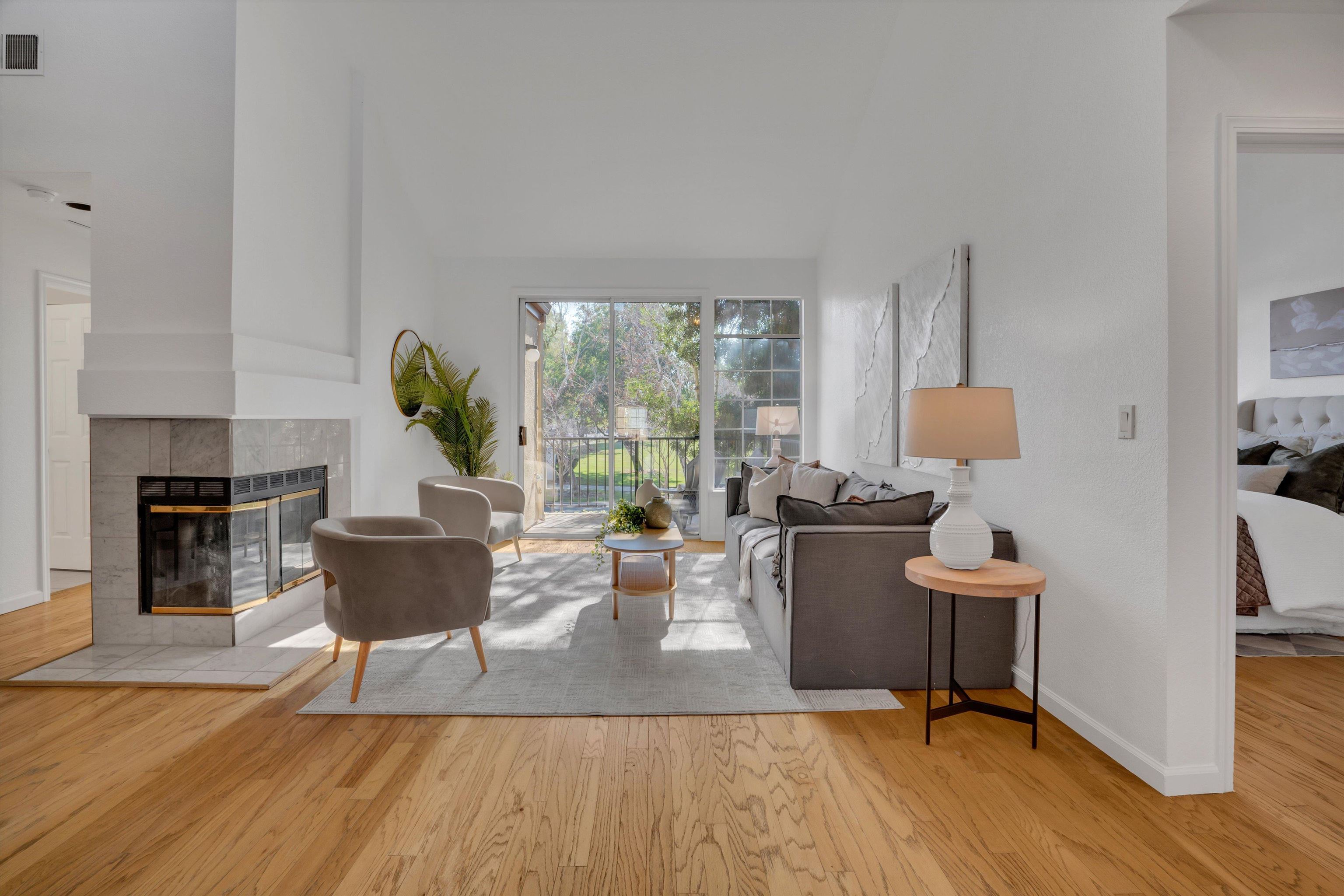 Photo #2: 41123093 Listing: Photo #2