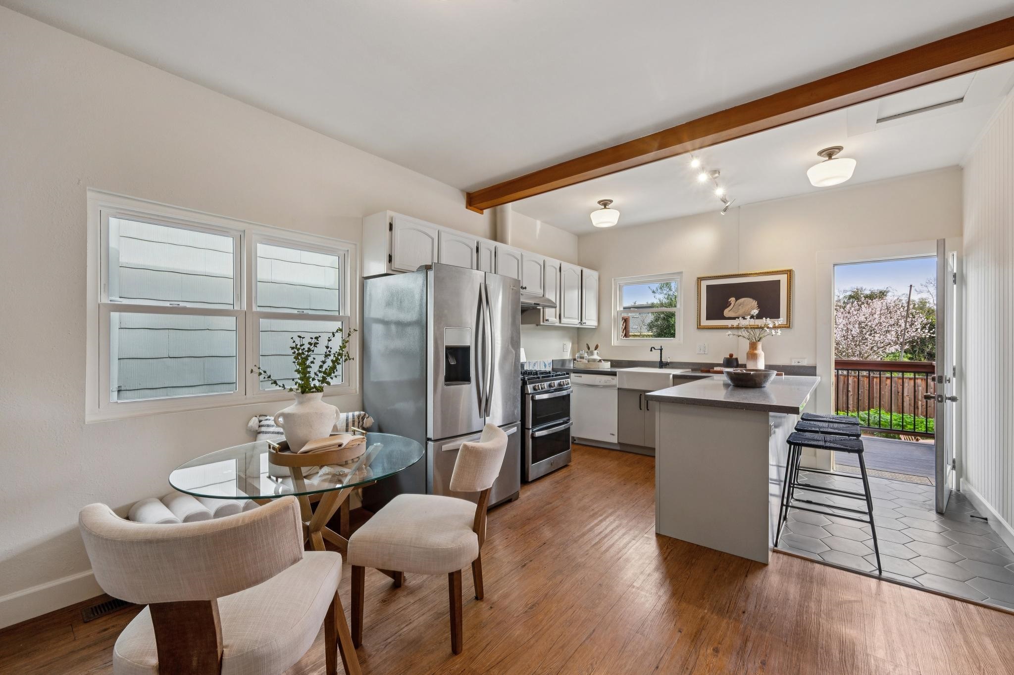 Detail Gallery Image 12 of 35 For 5216 Market St, Oakland,  CA 94608 - 2 Beds | 1/1 Baths