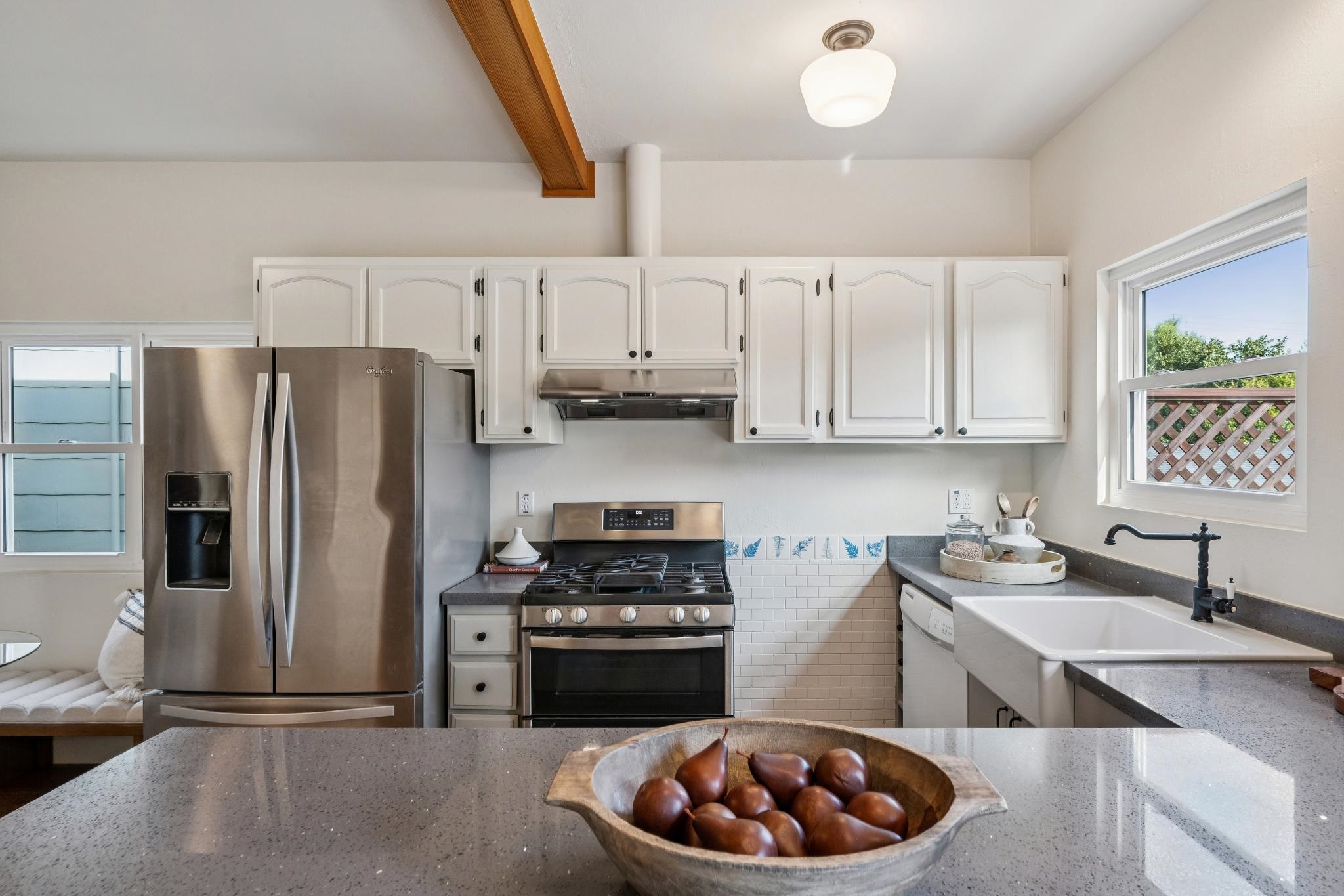 Detail Gallery Image 16 of 35 For 5216 Market St, Oakland,  CA 94608 - 2 Beds | 1/1 Baths