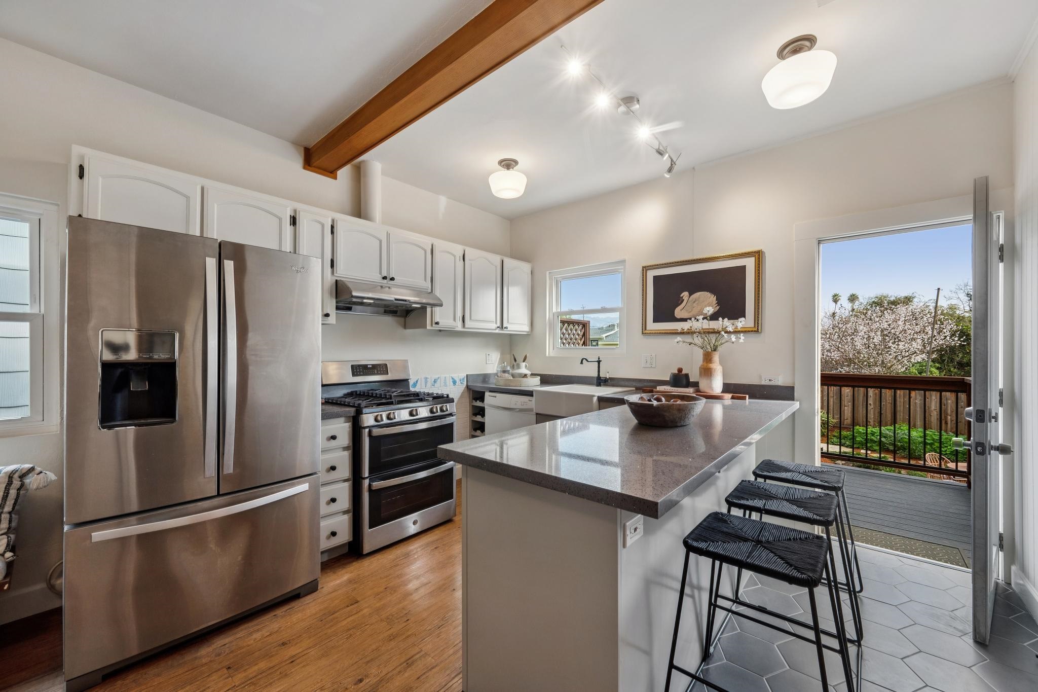 Detail Gallery Image 18 of 35 For 5216 Market St, Oakland,  CA 94608 - 2 Beds | 1/1 Baths