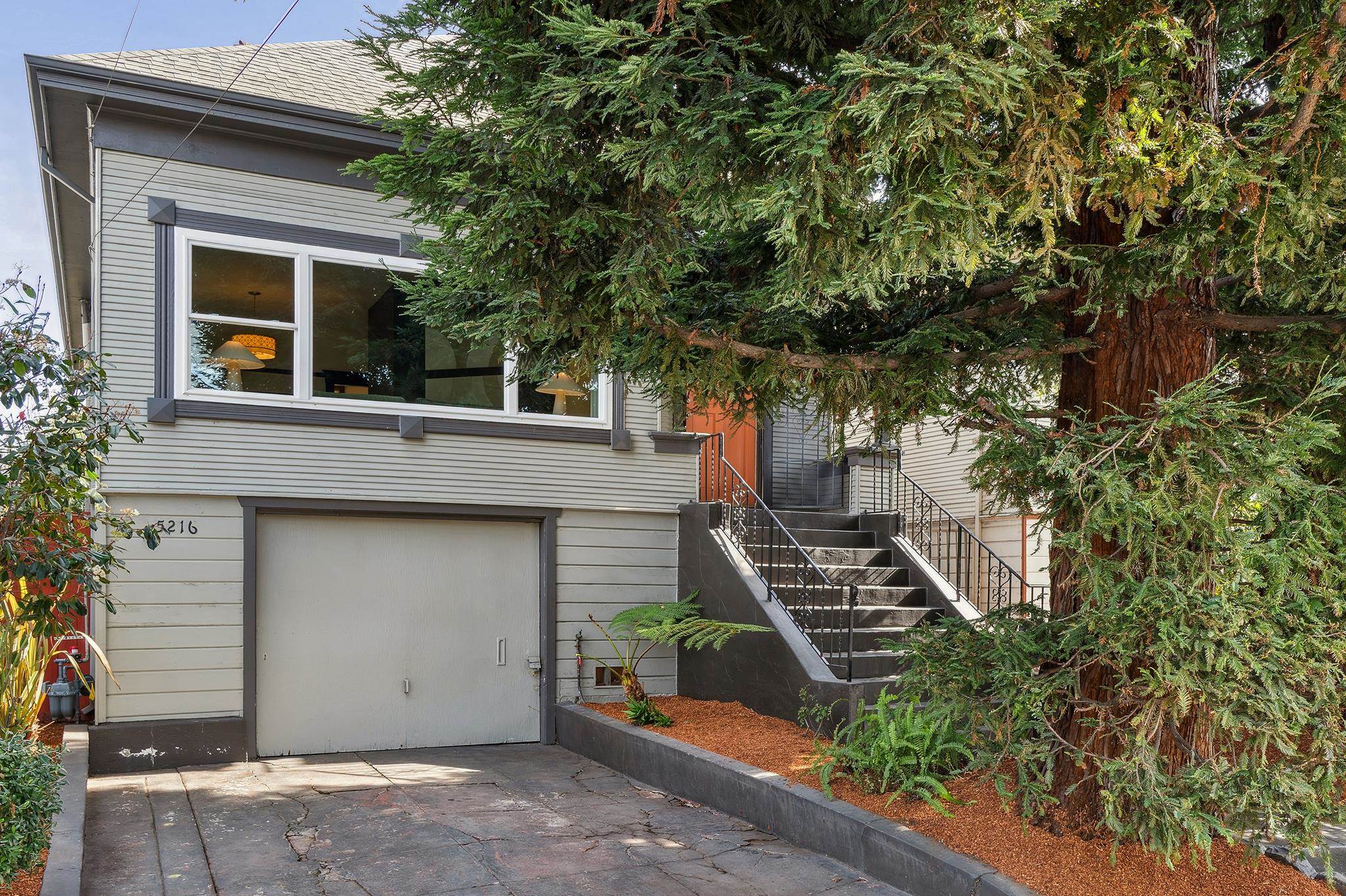 Detail Gallery Image 3 of 35 For 5216 Market St, Oakland,  CA 94608 - 2 Beds | 1/1 Baths