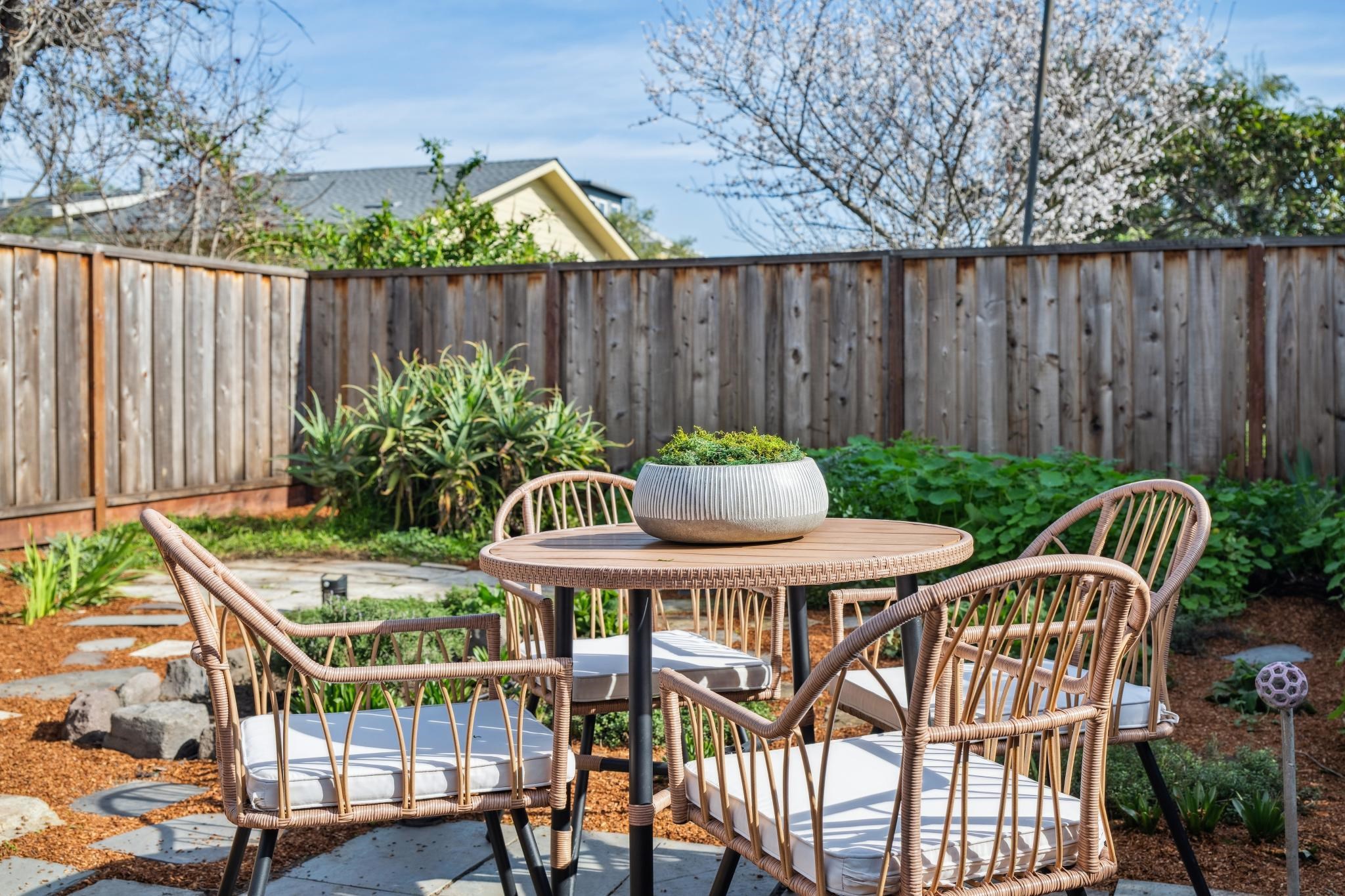 Detail Gallery Image 32 of 35 For 5216 Market St, Oakland,  CA 94608 - 2 Beds | 1/1 Baths