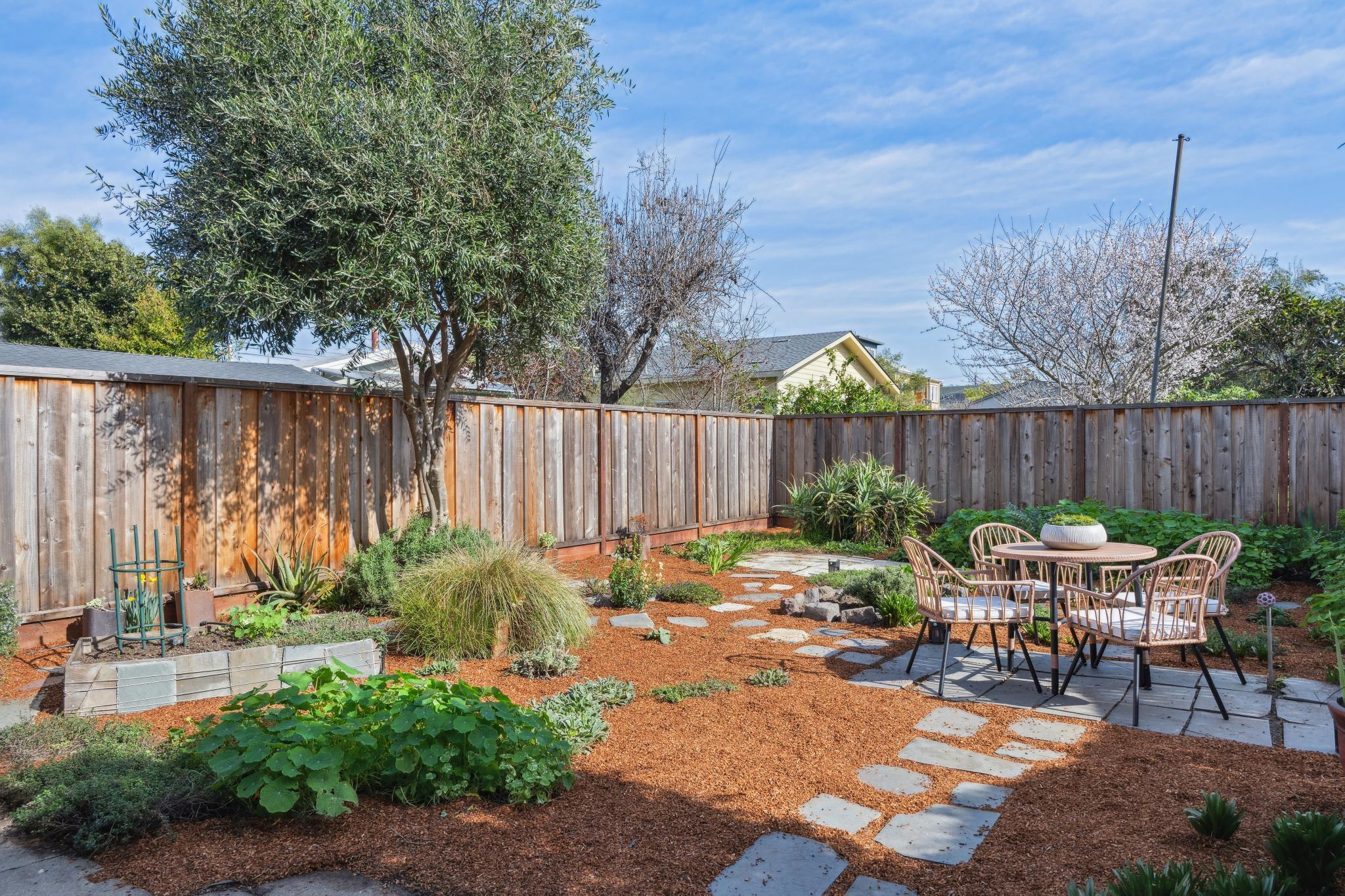 Detail Gallery Image 34 of 35 For 5216 Market St, Oakland,  CA 94608 - 2 Beds | 1/1 Baths