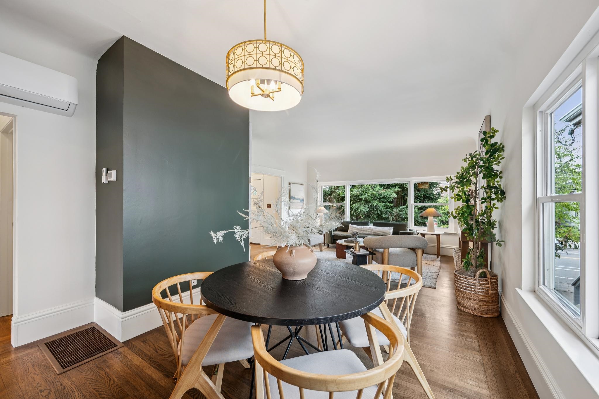 Detail Gallery Image 9 of 35 For 5216 Market St, Oakland,  CA 94608 - 2 Beds | 1/1 Baths