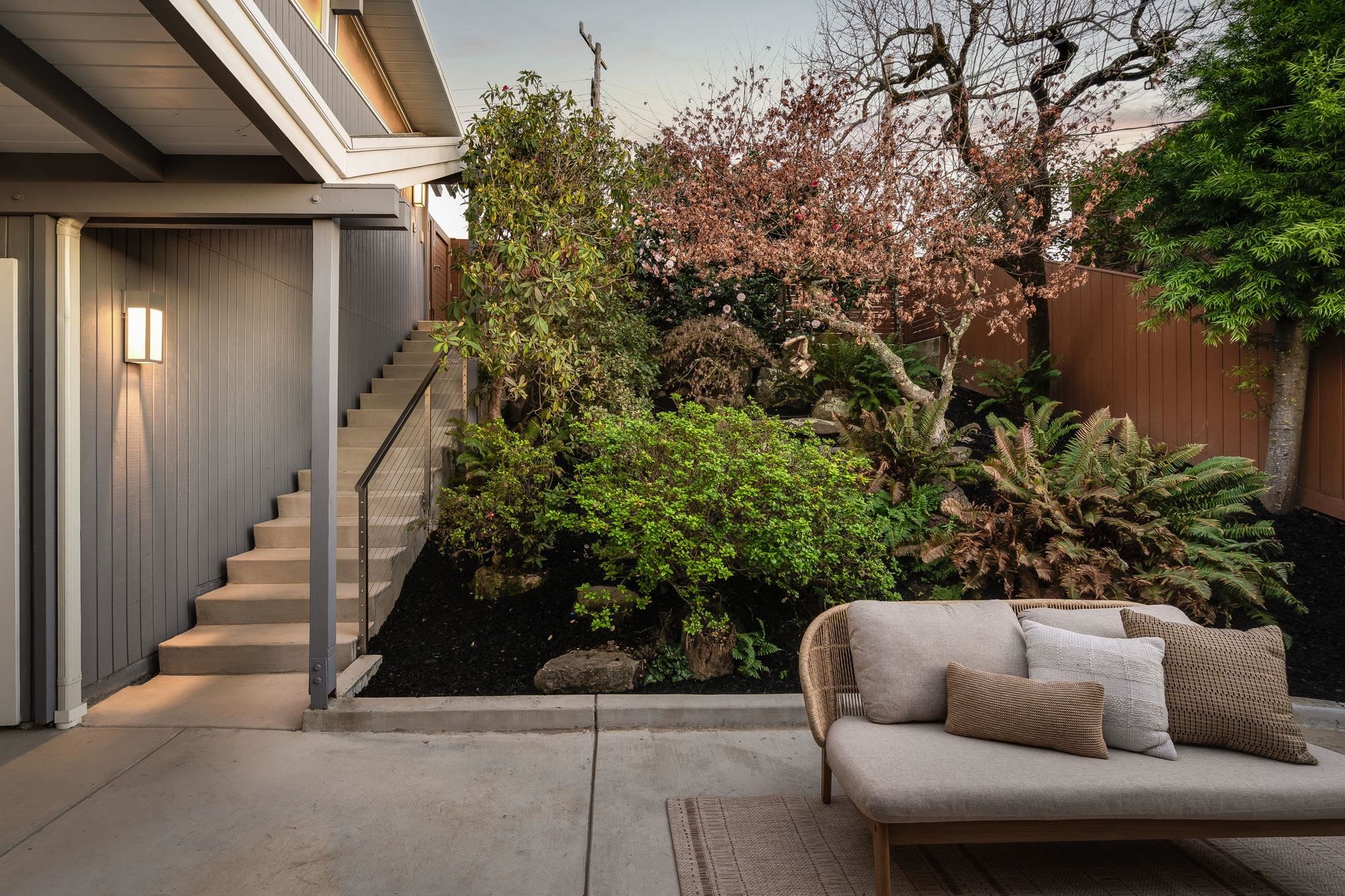 Detail Gallery Image 5 of 59 For 1468 Summit Rd, Berkeley,  CA 94708 - 4 Beds | 3 Baths