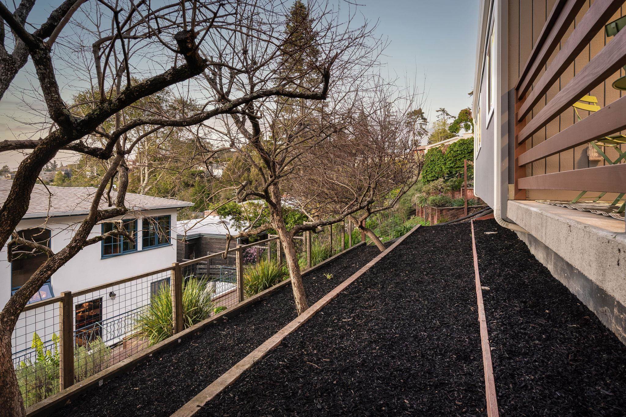 Detail Gallery Image 47 of 59 For 1468 Summit Rd, Berkeley,  CA 94708 - 4 Beds | 3 Baths