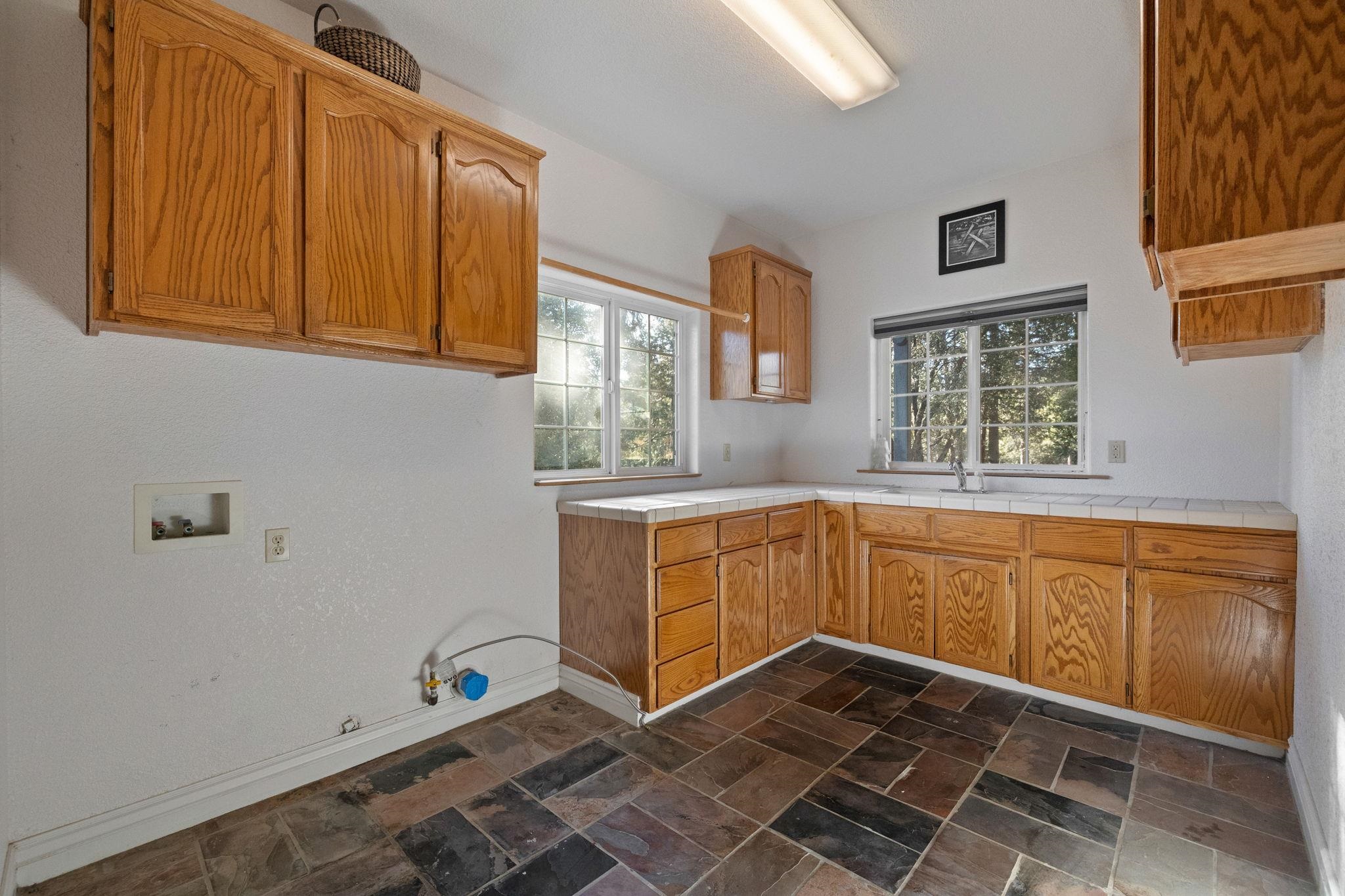 Detail Gallery Image 11 of 60 For 22987 Lazy Z Ln, Sonora,  CA 95370 - 3 Beds | 2/1 Baths