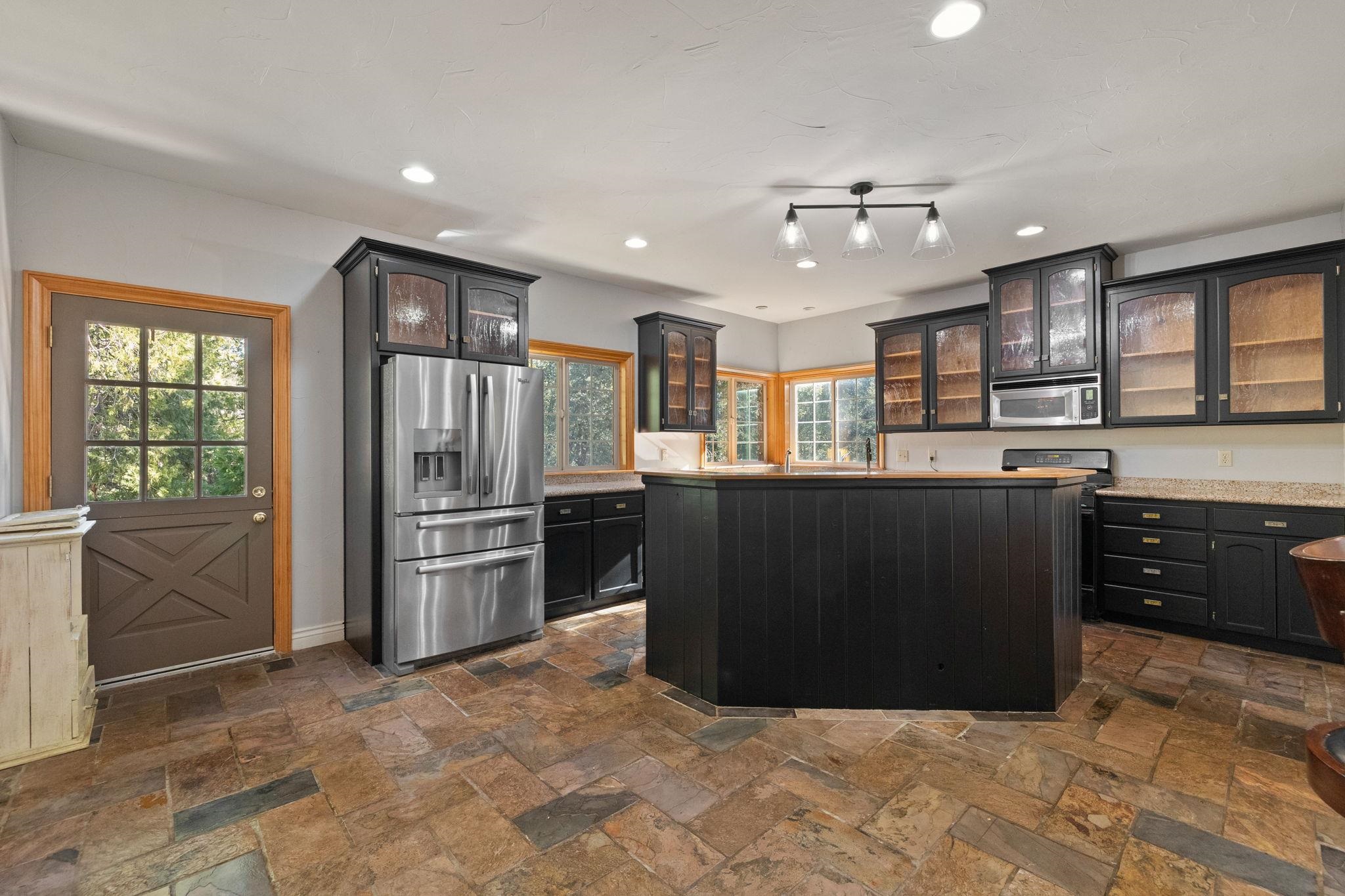 Detail Gallery Image 6 of 60 For 22987 Lazy Z Ln, Sonora,  CA 95370 - 3 Beds | 2/1 Baths