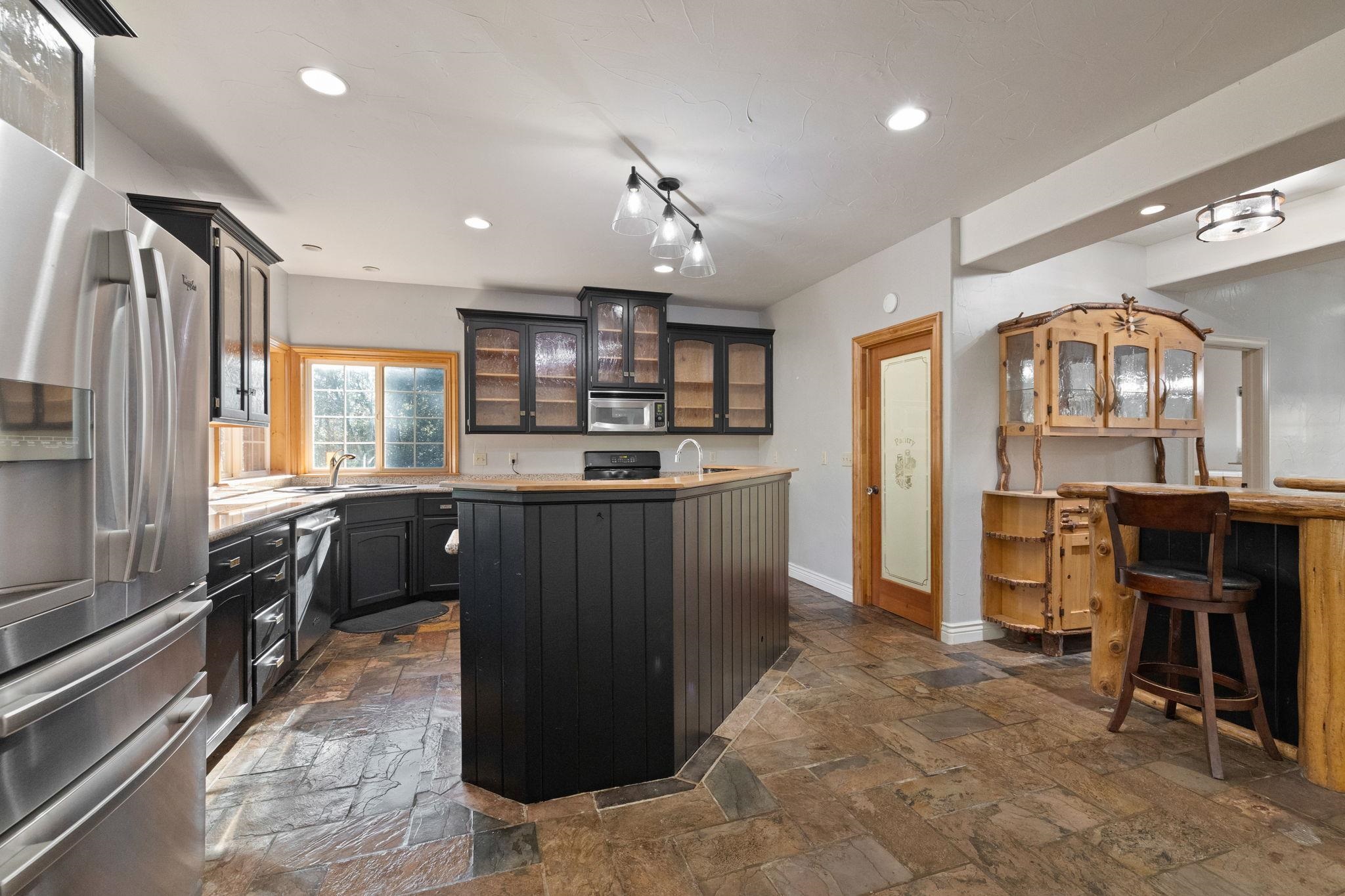 Detail Gallery Image 7 of 60 For 22987 Lazy Z Ln, Sonora,  CA 95370 - 3 Beds | 2/1 Baths