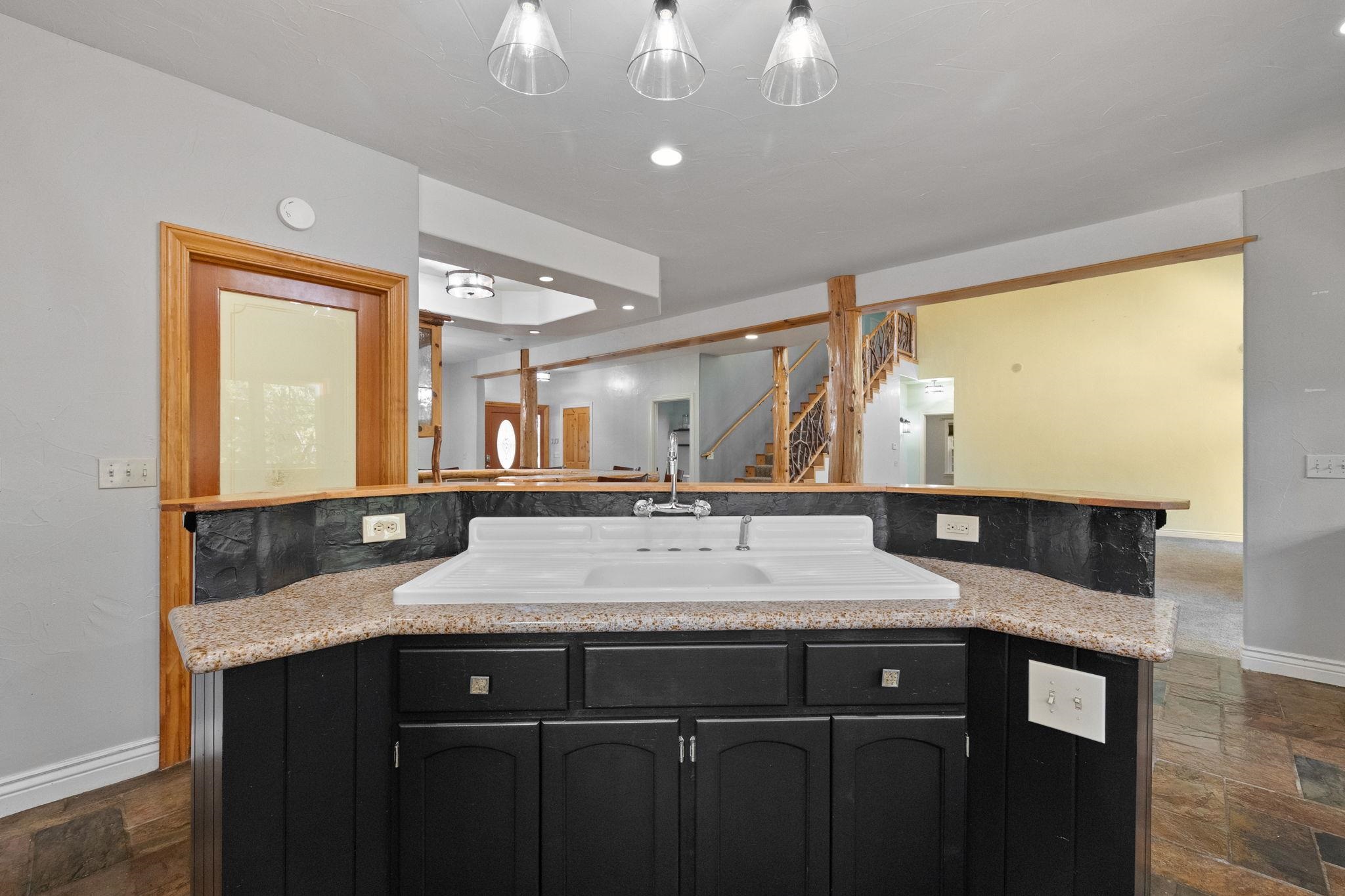 Detail Gallery Image 9 of 60 For 22987 Lazy Z Ln, Sonora,  CA 95370 - 3 Beds | 2/1 Baths