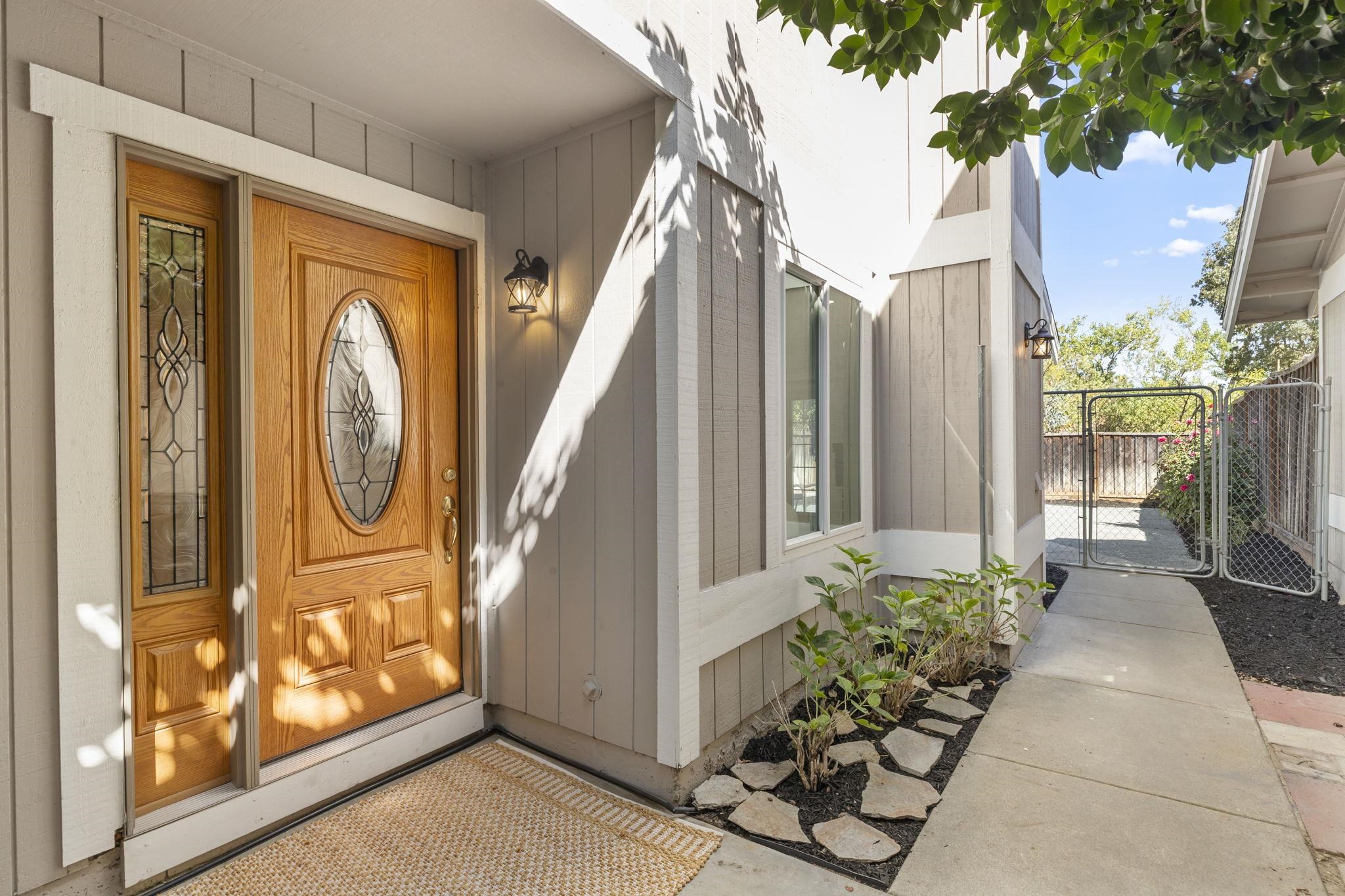 Detail Gallery Image 2 of 25 For 215 Mavis Dr, Pleasanton,  CA 94566 - 3 Beds | 2/1 Baths