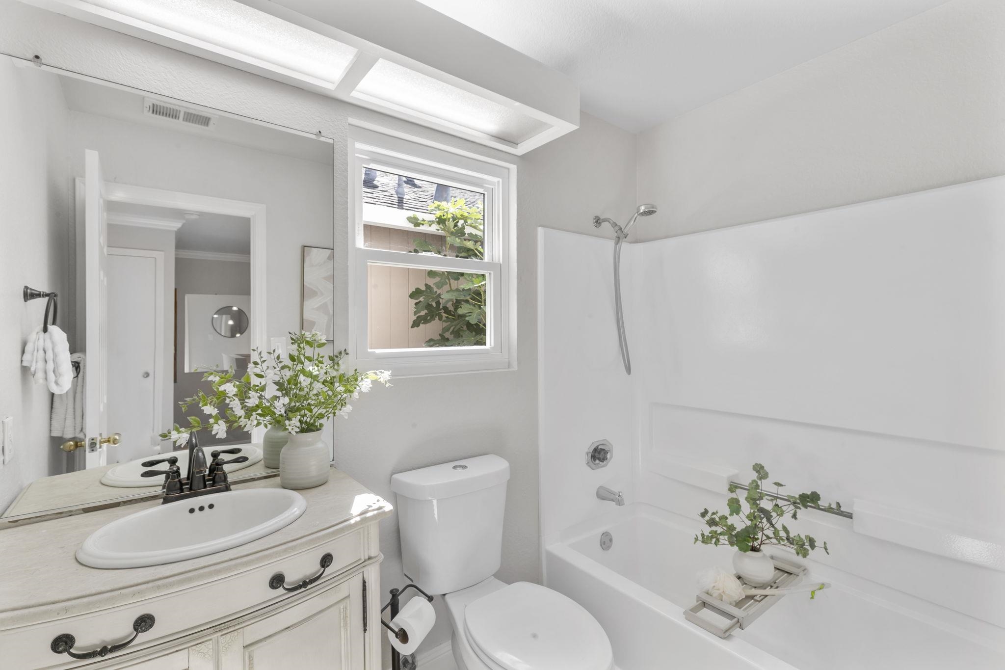 Detail Gallery Image 15 of 25 For 215 Mavis Dr, Pleasanton,  CA 94566 - 3 Beds | 2/1 Baths