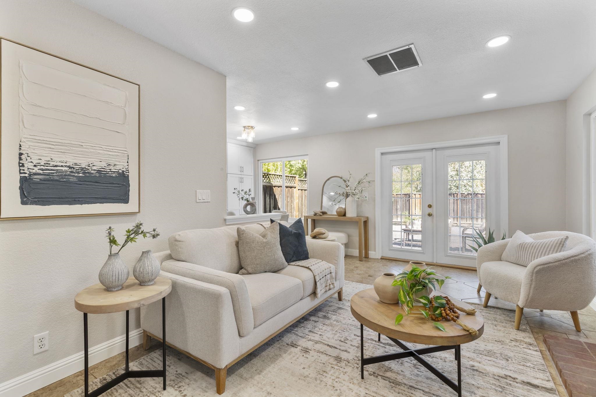 Detail Gallery Image 3 of 25 For 215 Mavis Dr, Pleasanton,  CA 94566 - 3 Beds | 2/1 Baths