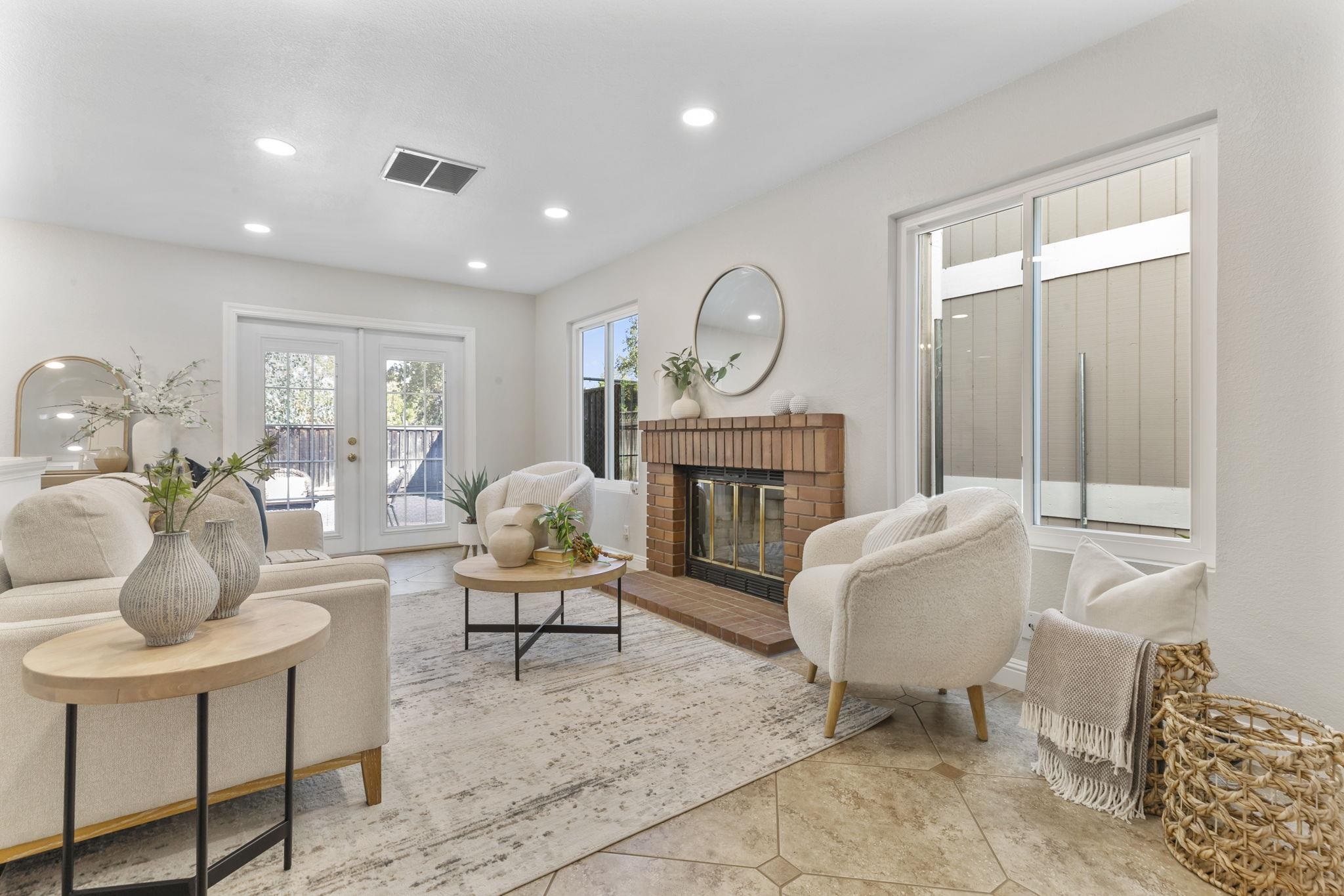 Detail Gallery Image 4 of 25 For 215 Mavis Dr, Pleasanton,  CA 94566 - 3 Beds | 2/1 Baths