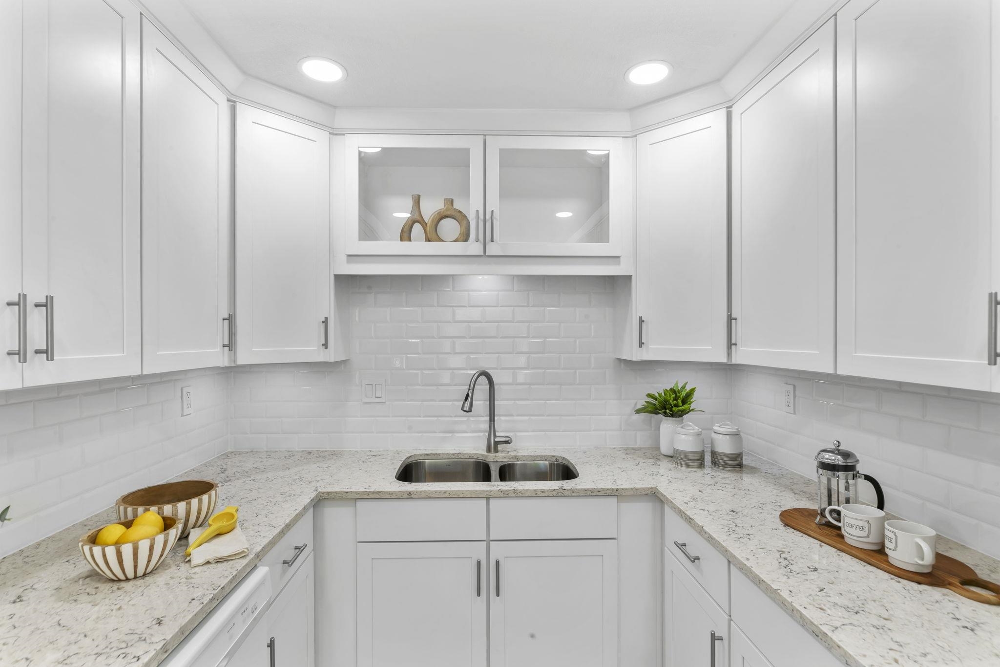 Detail Gallery Image 8 of 25 For 215 Mavis Dr, Pleasanton,  CA 94566 - 3 Beds | 2/1 Baths