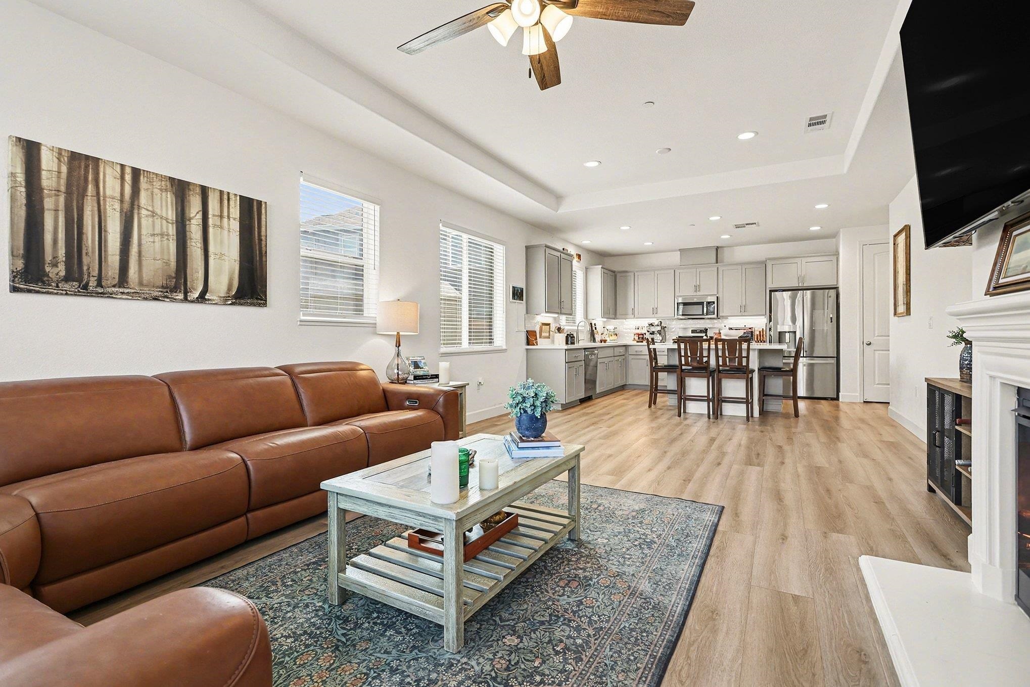 Detail Gallery Image 5 of 26 For 3033 Honeycomb Ct, Antioch,  CA 94509 - 4 Beds | 2/1 Baths