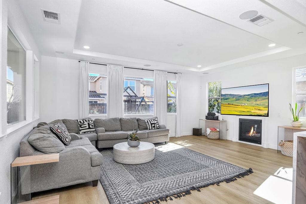 Detail Gallery Image 6 of 25 For 1045 Martinez Dr, Brentwood,  CA 94513 - 5 Beds | 5/1 Baths