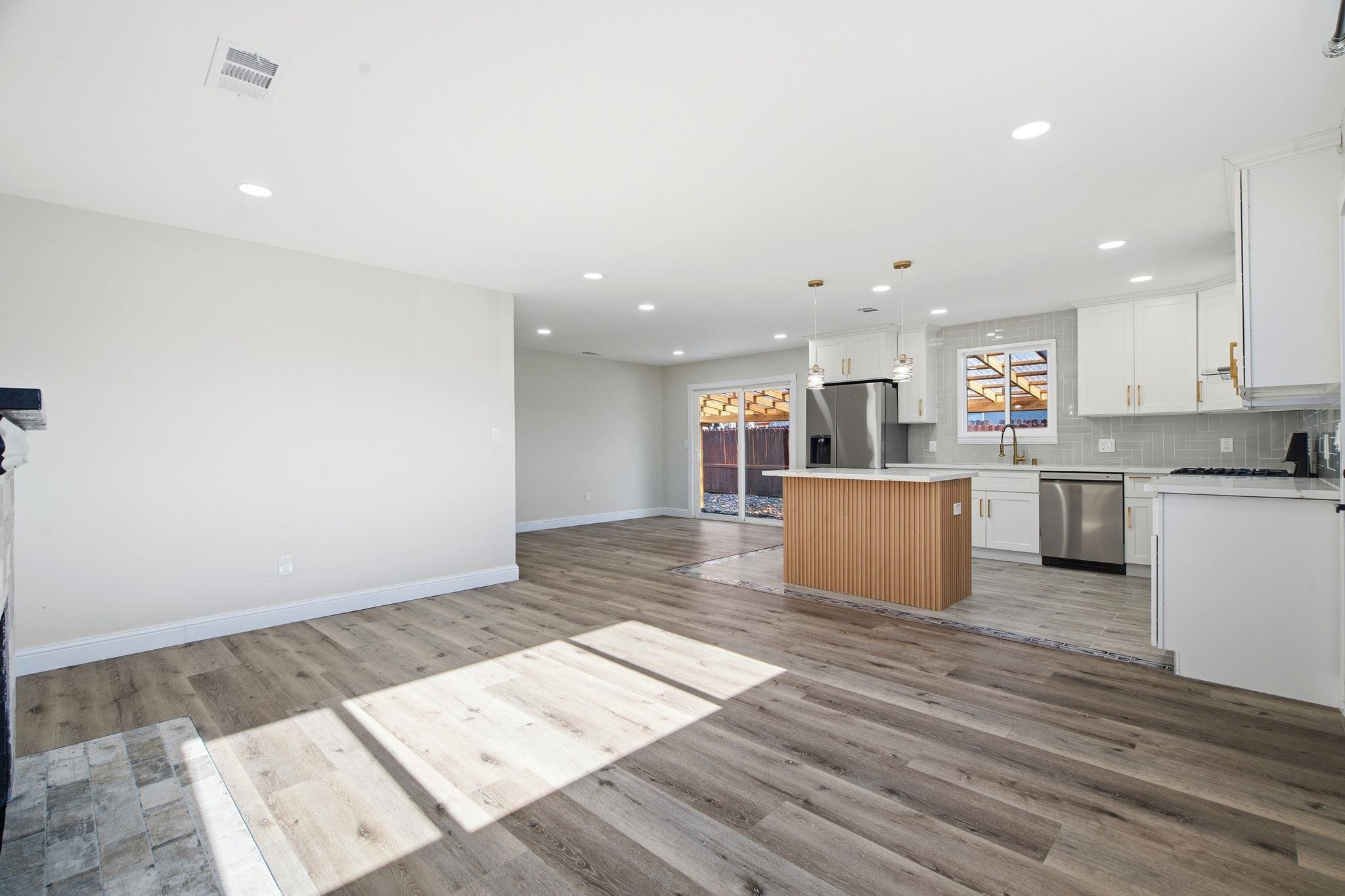 Detail Gallery Image 10 of 42 For 974 Ventura Ave, Livermore,  CA 94551 - 3 Beds | 2 Baths