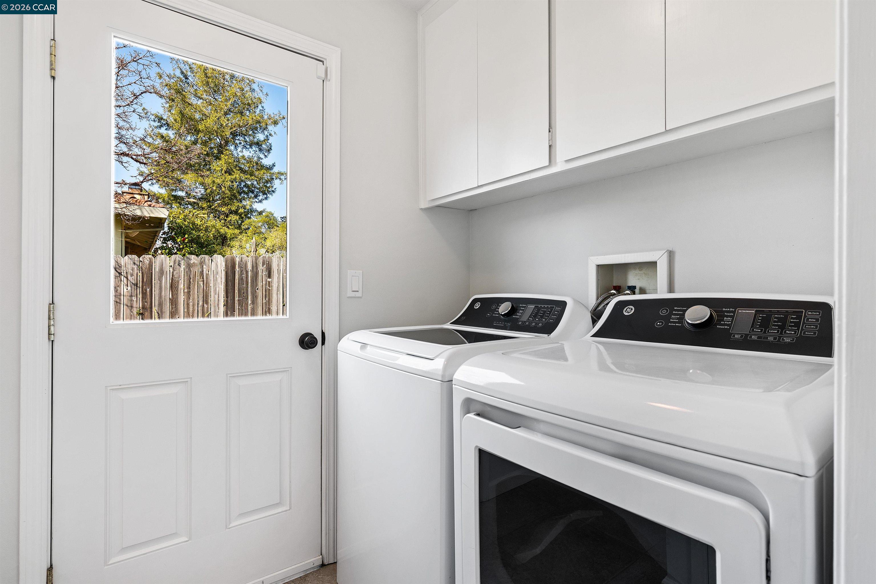 Detail Gallery Image 17 of 38 For 1197 Larch Ave, Moraga,  CA 94556 - 4 Beds | 2/1 Baths