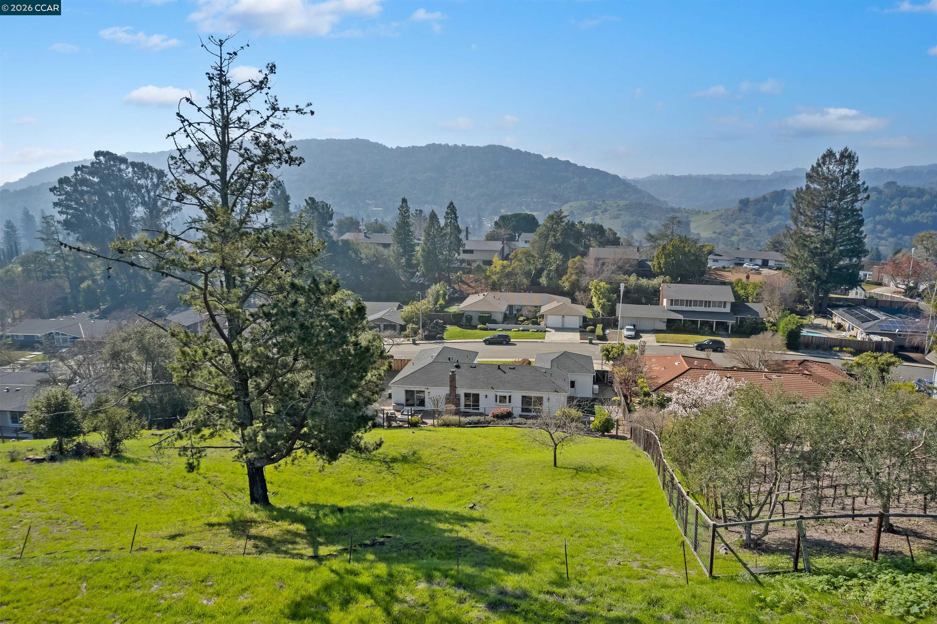 Detail Gallery Image 33 of 38 For 1197 Larch Ave, Moraga,  CA 94556 - 4 Beds | 2/1 Baths