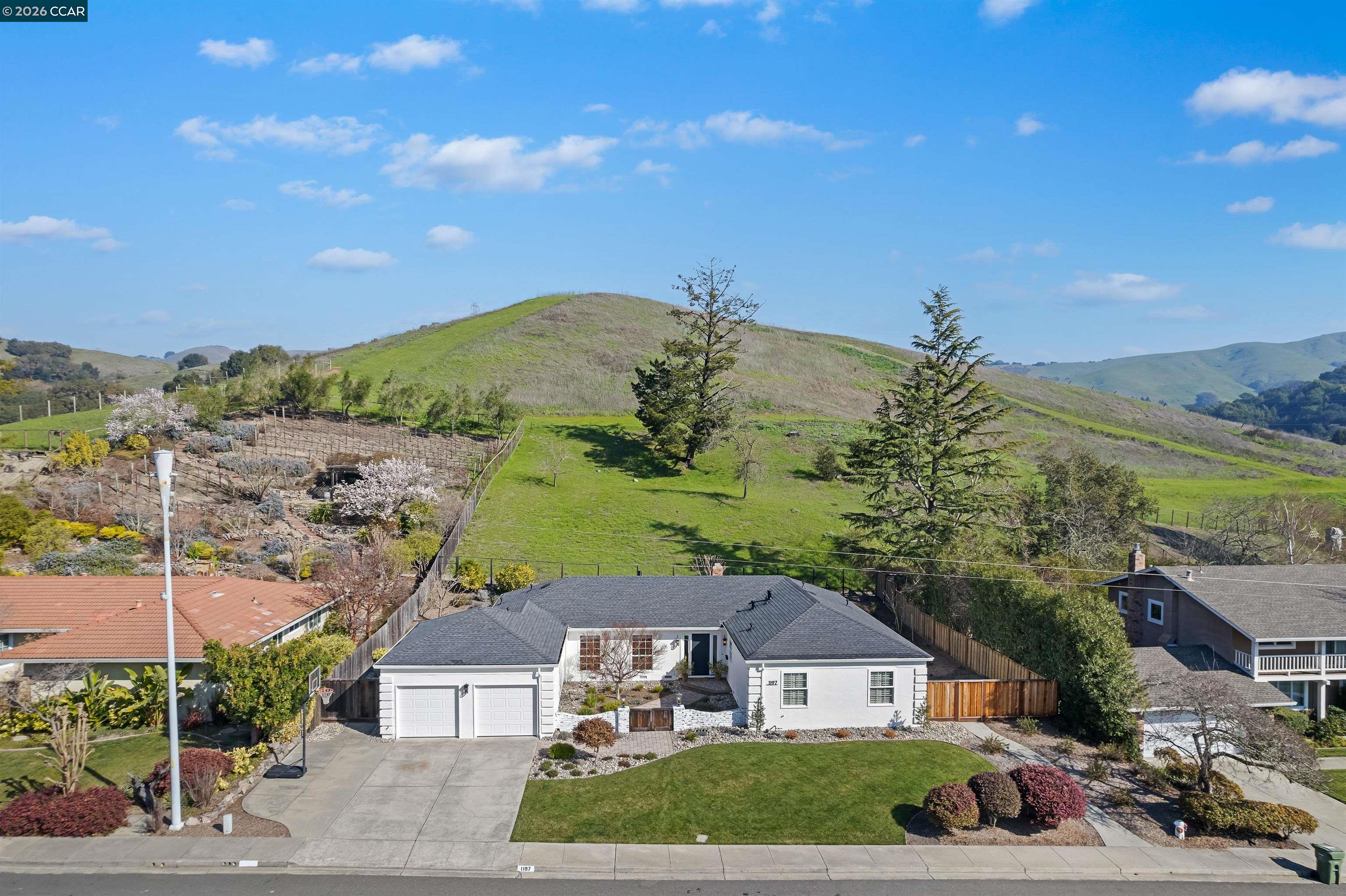 Detail Gallery Image 36 of 38 For 1197 Larch Ave, Moraga,  CA 94556 - 4 Beds | 2/1 Baths