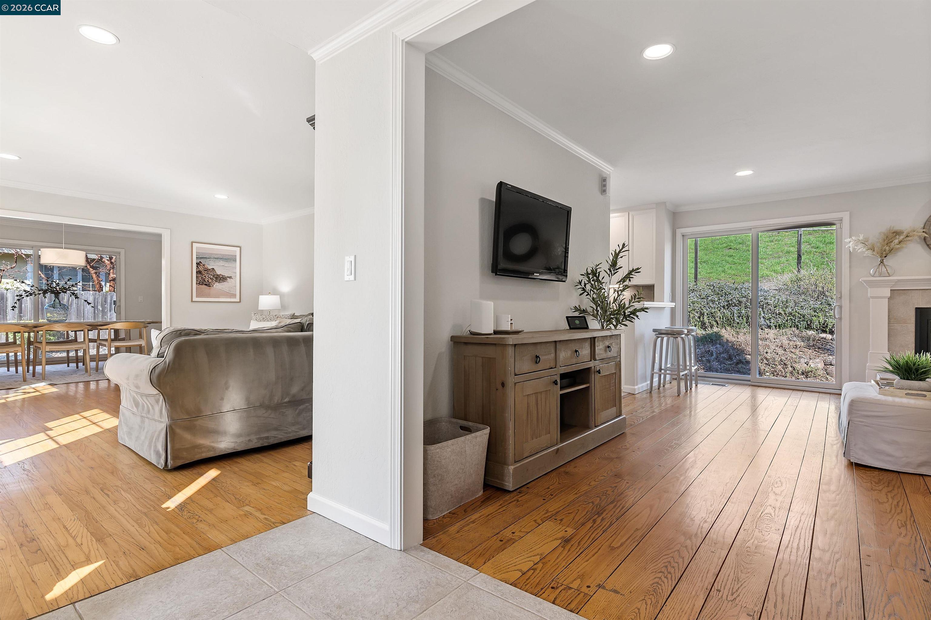 Detail Gallery Image 6 of 38 For 1197 Larch Ave, Moraga,  CA 94556 - 4 Beds | 2/1 Baths