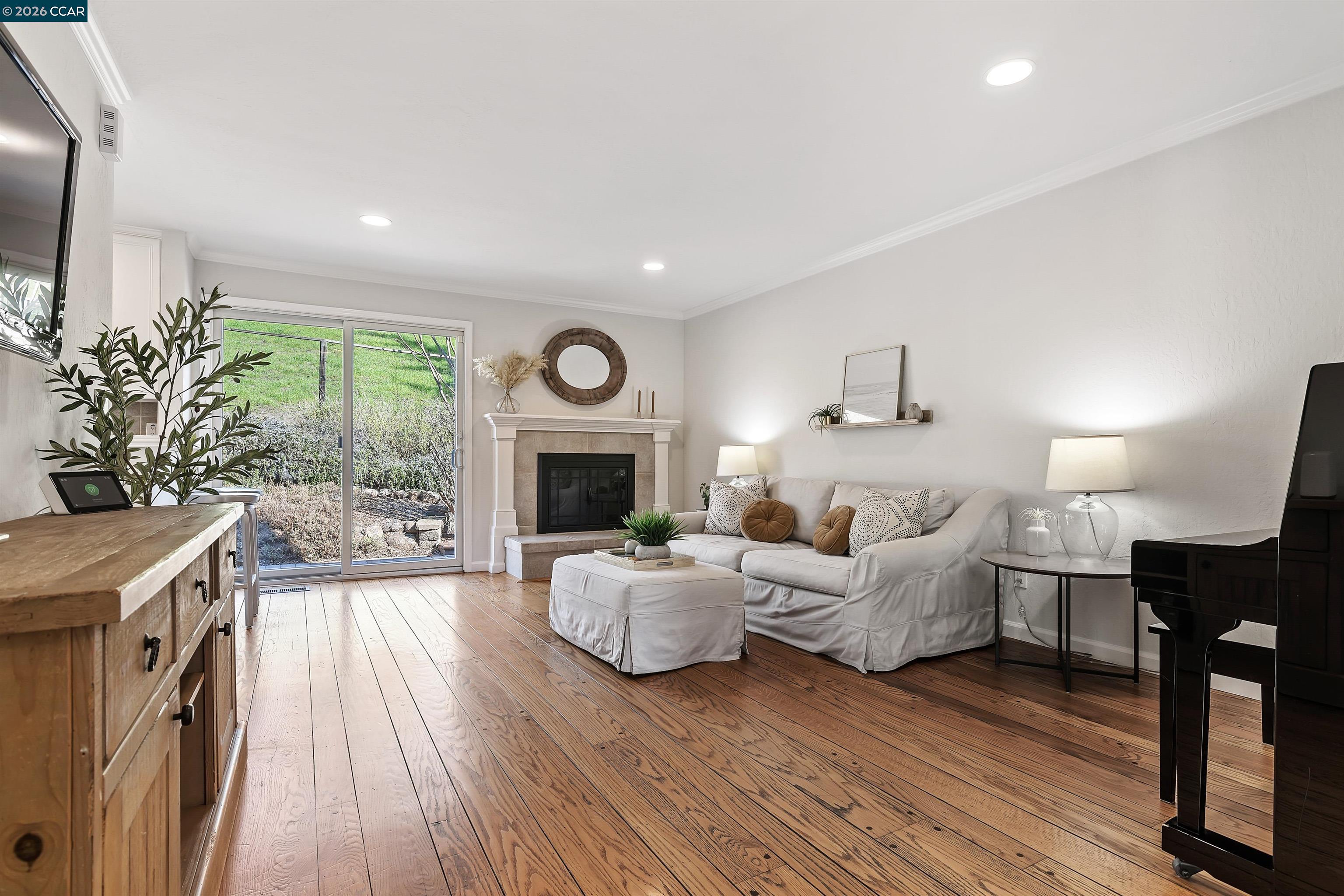 Detail Gallery Image 7 of 38 For 1197 Larch Ave, Moraga,  CA 94556 - 4 Beds | 2/1 Baths