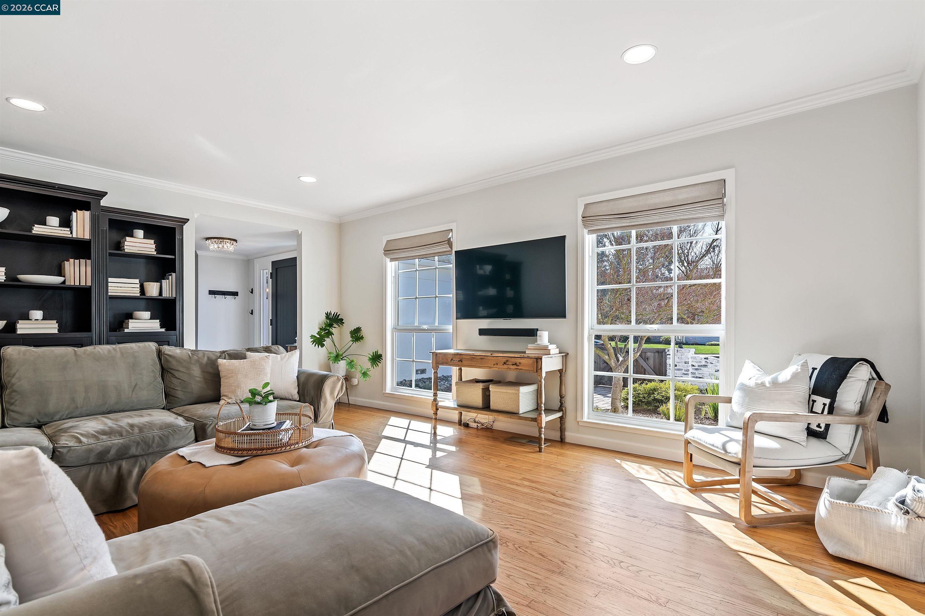 Detail Gallery Image 10 of 38 For 1197 Larch Ave, Moraga,  CA 94556 - 4 Beds | 2/1 Baths