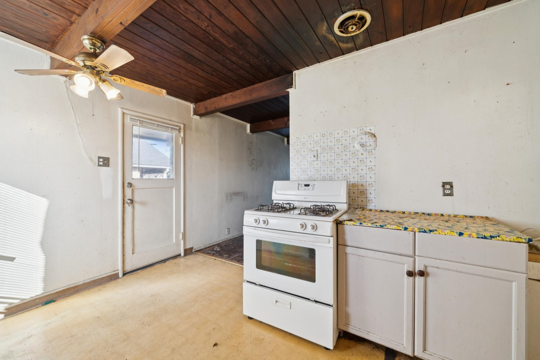 Detail Gallery Image 6 of 14 For 318 Linda Dr, San Pablo,  CA 94806 - 3 Beds | 1 Baths