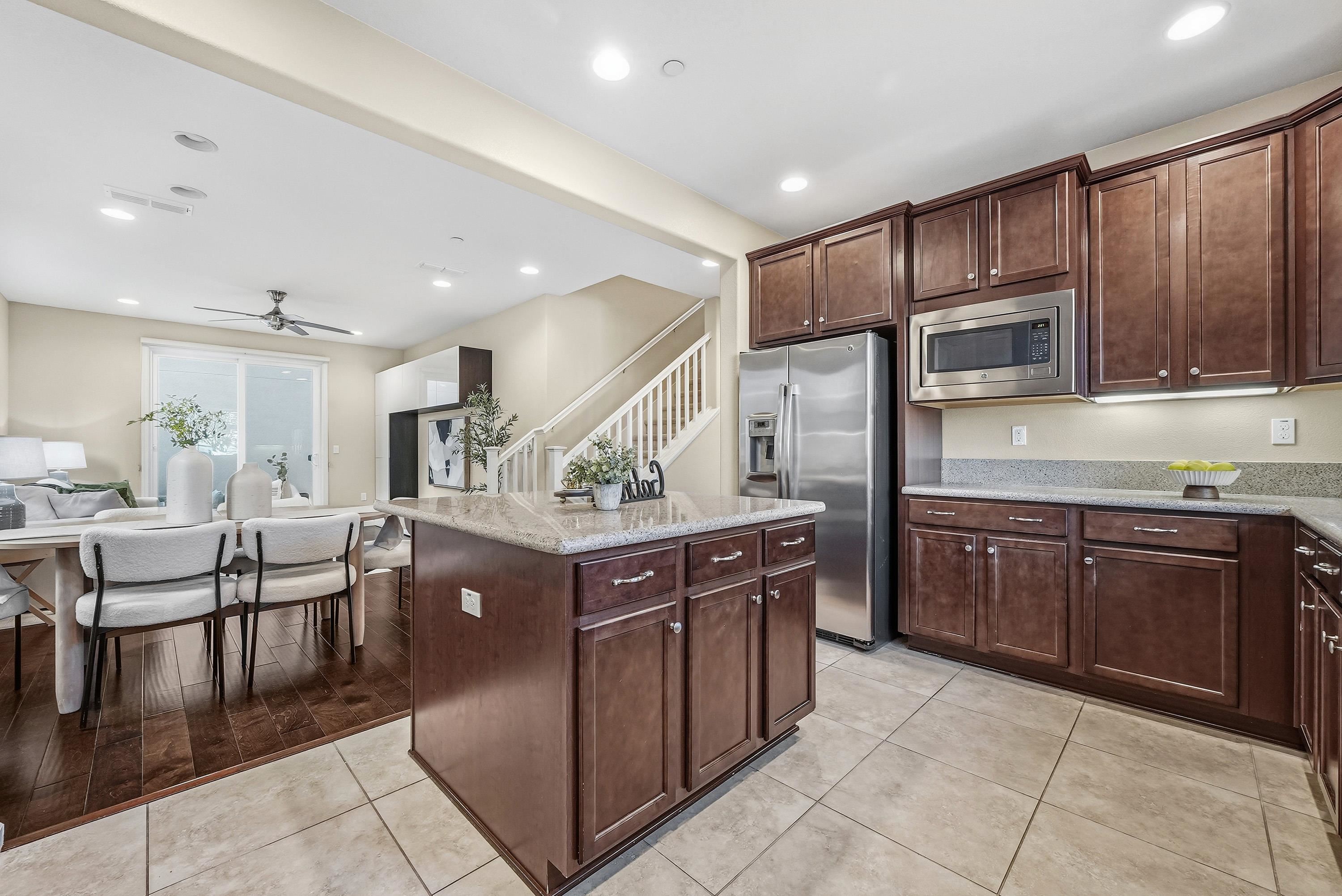 Detail Gallery Image 10 of 49 For 3198 Vittoria Loop, Dublin,  CA 94568 - 4 Beds | 3 Baths