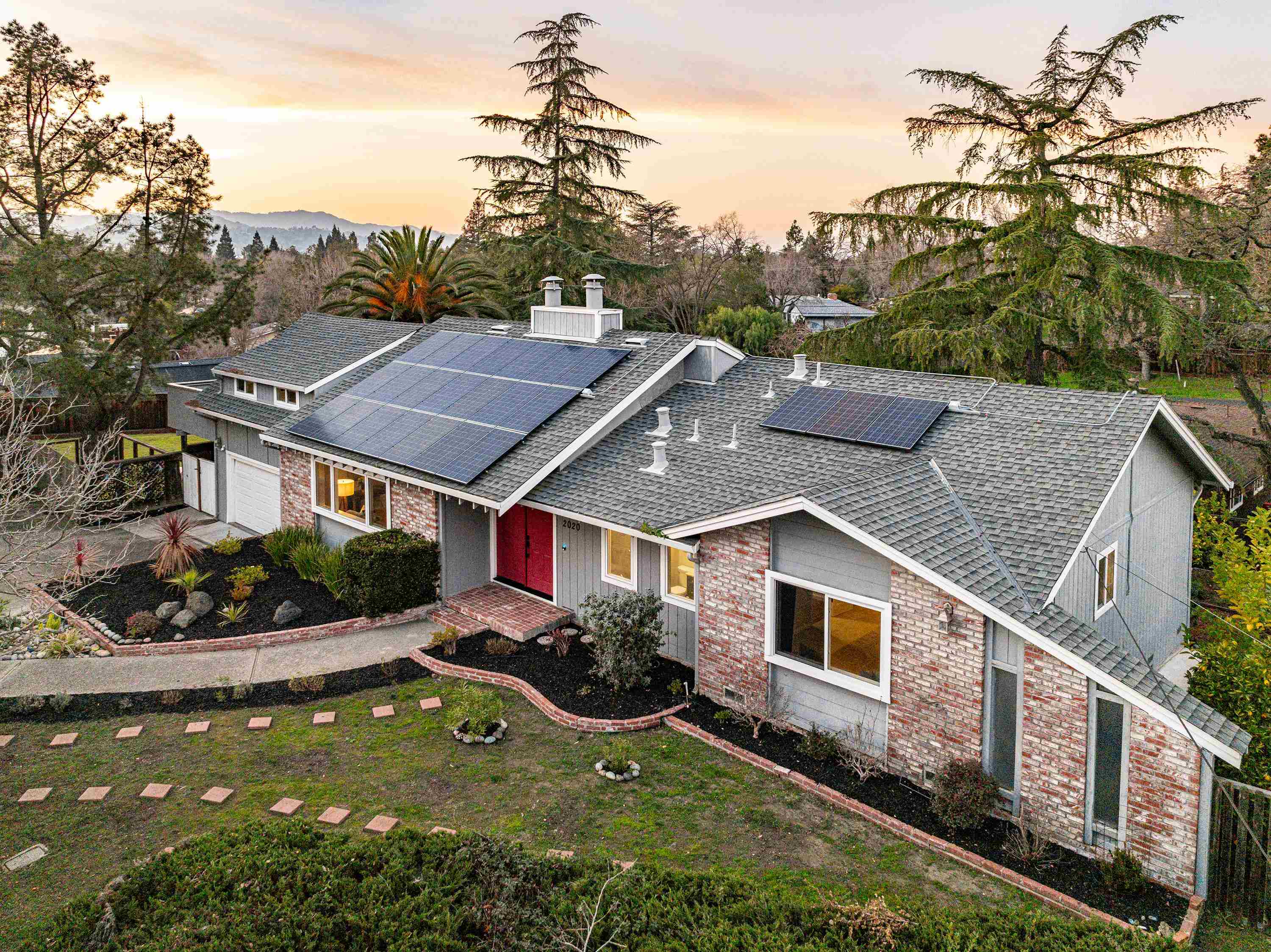 Detail Gallery Image 2 of 36 For 2020 San Miguel Drive, Walnut Creek,  CA 94596 - 3 Beds | 3 Baths