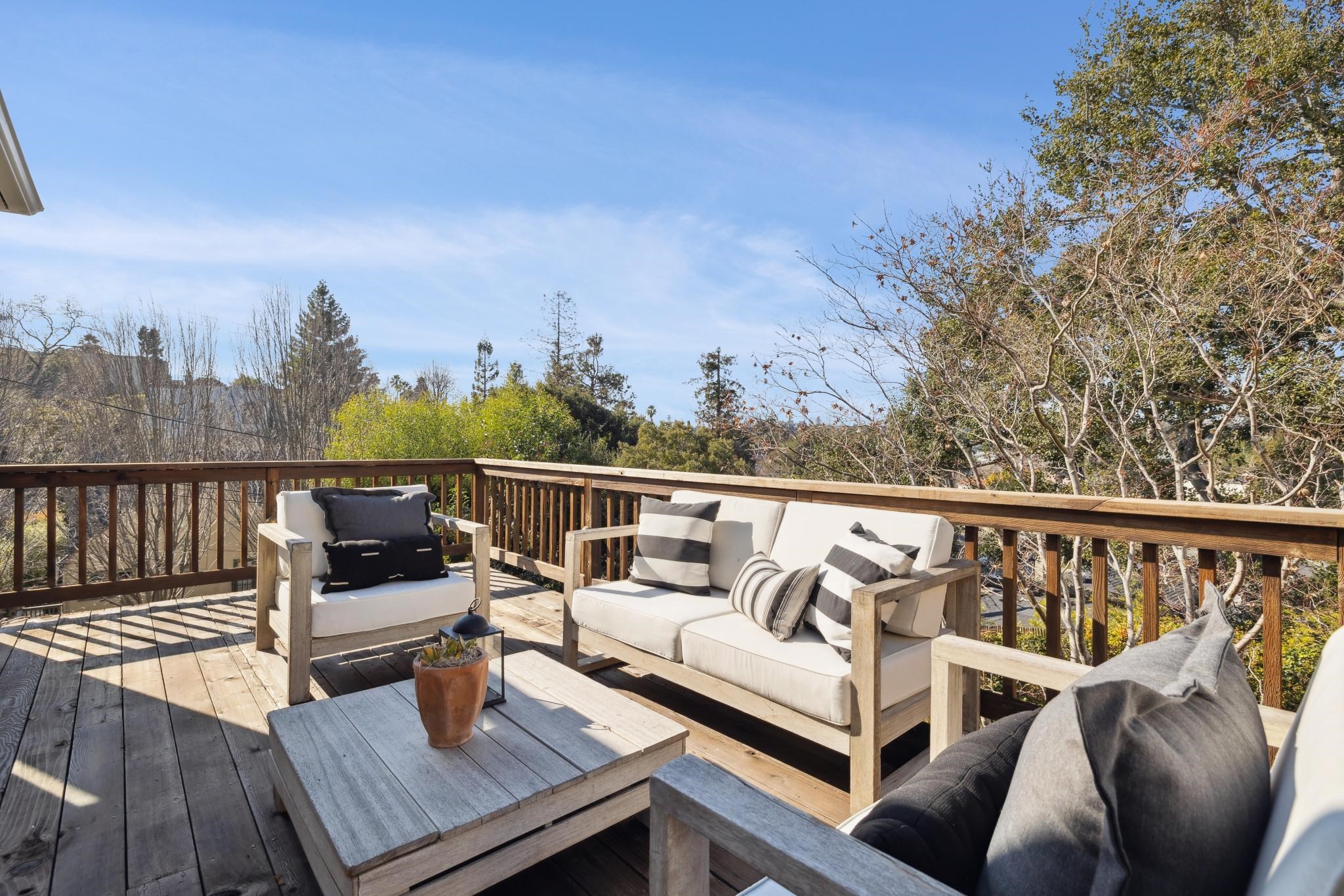 Detail Gallery Image 19 of 54 For 1111 Winsor Ave, Piedmont,  CA 94610 - 3 Beds | 2 Baths