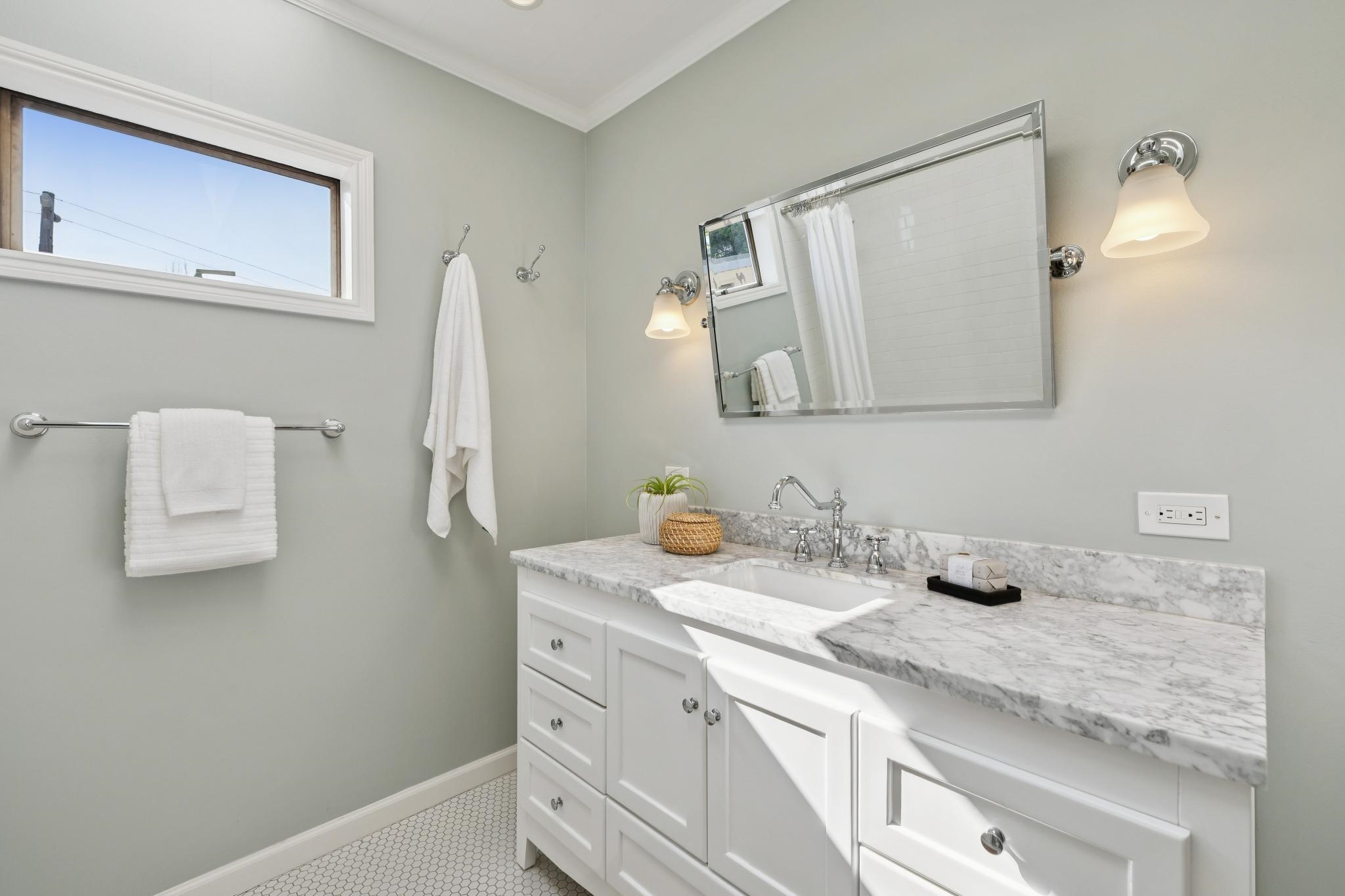 Detail Gallery Image 25 of 54 For 1111 Winsor Ave, Piedmont,  CA 94610 - 3 Beds | 2 Baths