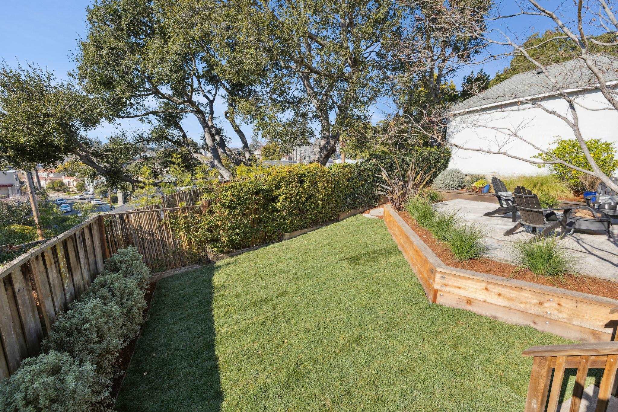 Detail Gallery Image 43 of 54 For 1111 Winsor Ave, Piedmont,  CA 94610 - 3 Beds | 2 Baths