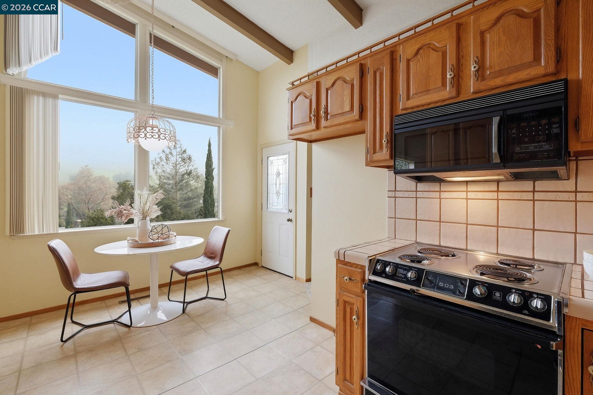 Detail Gallery Image 12 of 47 For 95 Mackie Dr, Martinez,  CA 94553 - 3 Beds | 3 Baths