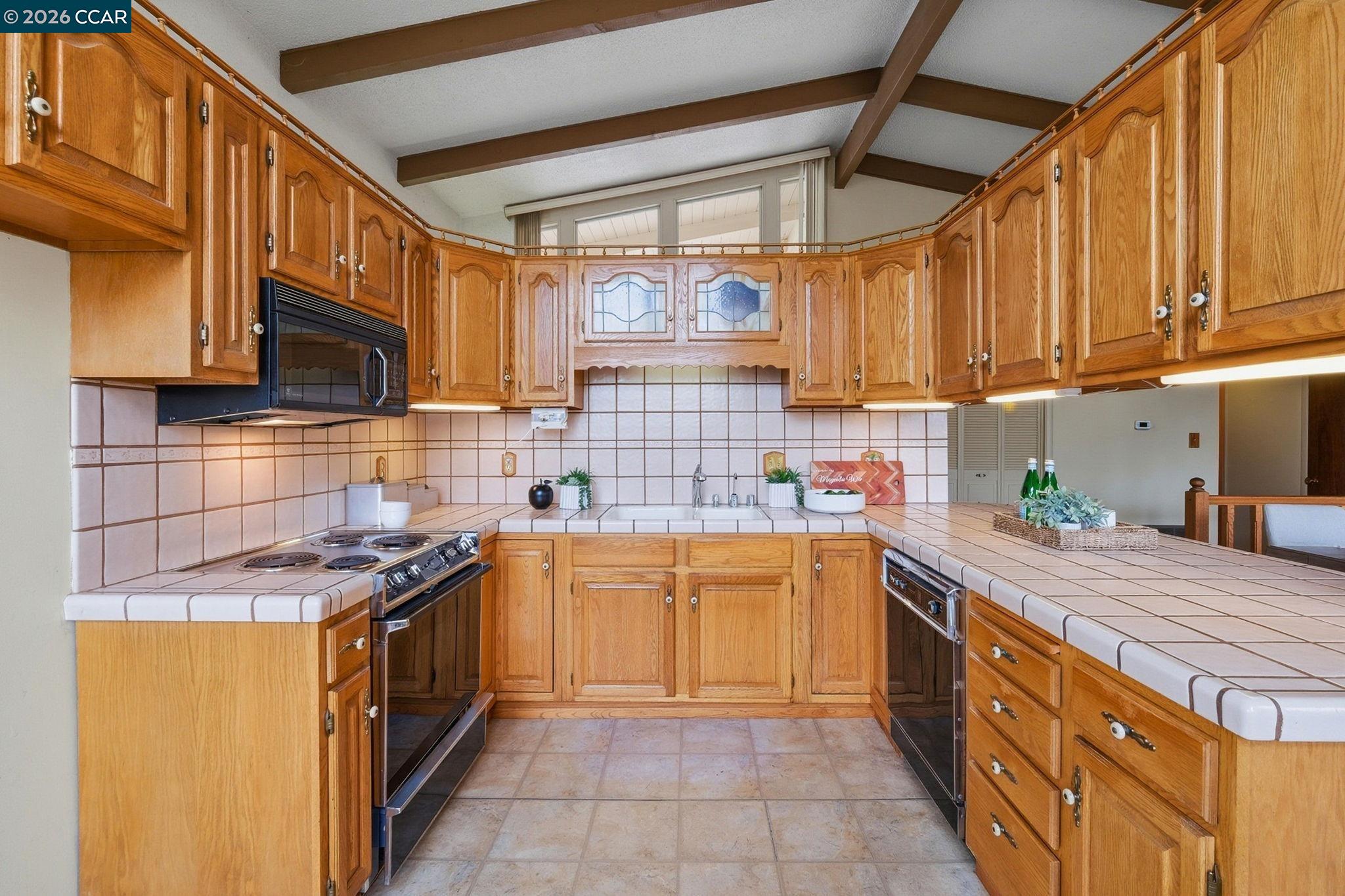 Detail Gallery Image 13 of 47 For 95 Mackie Dr, Martinez,  CA 94553 - 3 Beds | 3 Baths