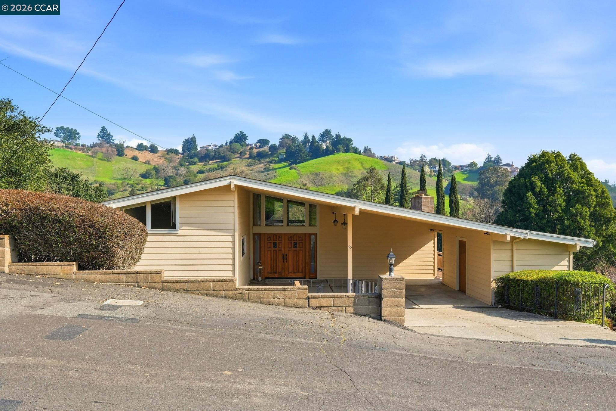 Detail Gallery Image 3 of 47 For 95 Mackie Dr, Martinez,  CA 94553 - 3 Beds | 3 Baths