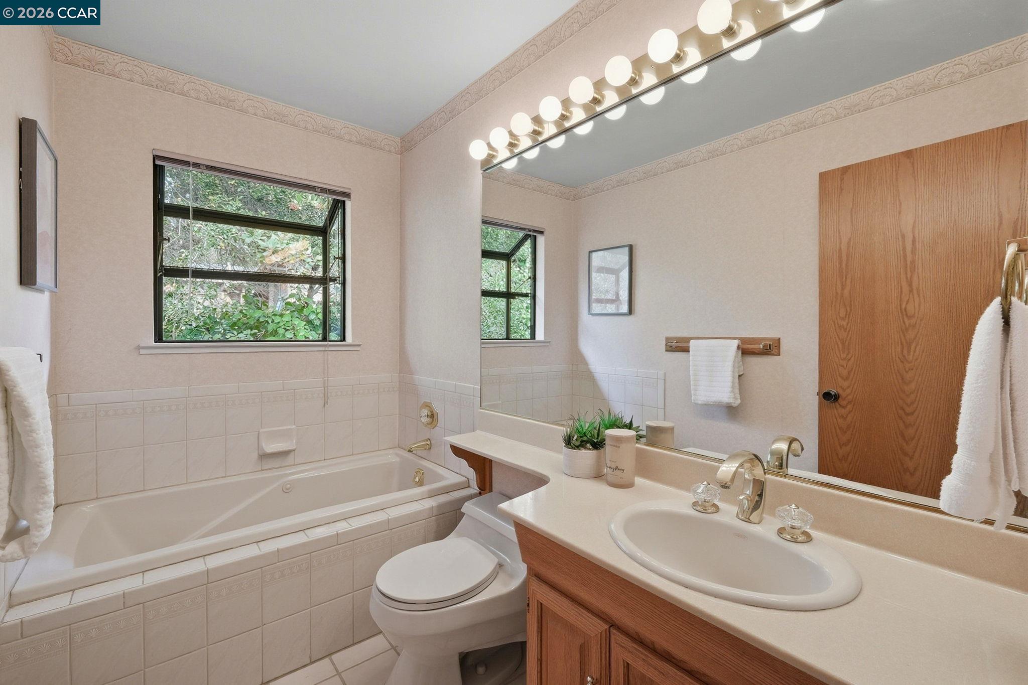 Detail Gallery Image 23 of 47 For 95 Mackie Dr, Martinez,  CA 94553 - 3 Beds | 3 Baths