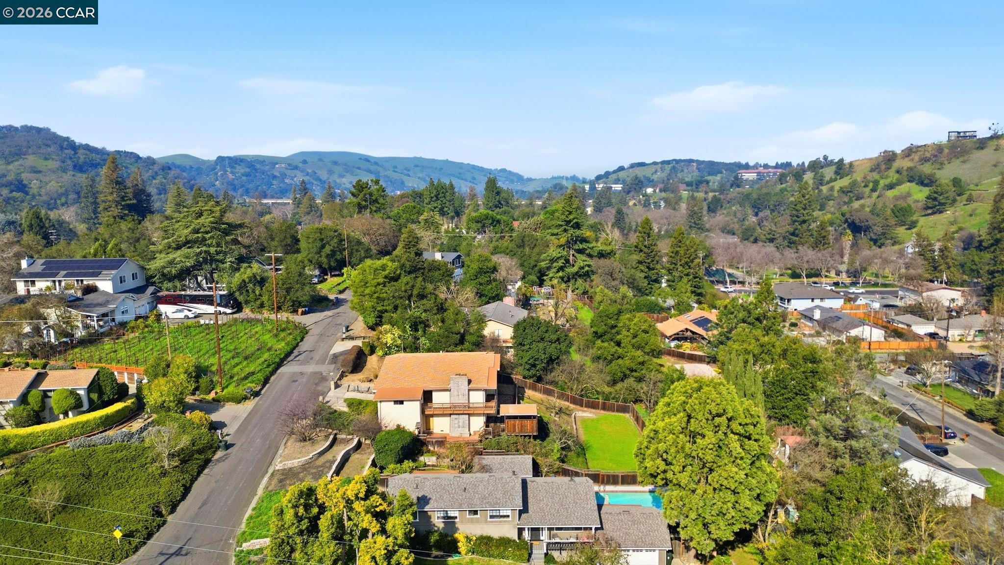 Detail Gallery Image 6 of 47 For 95 Mackie Dr, Martinez,  CA 94553 - 3 Beds | 3 Baths