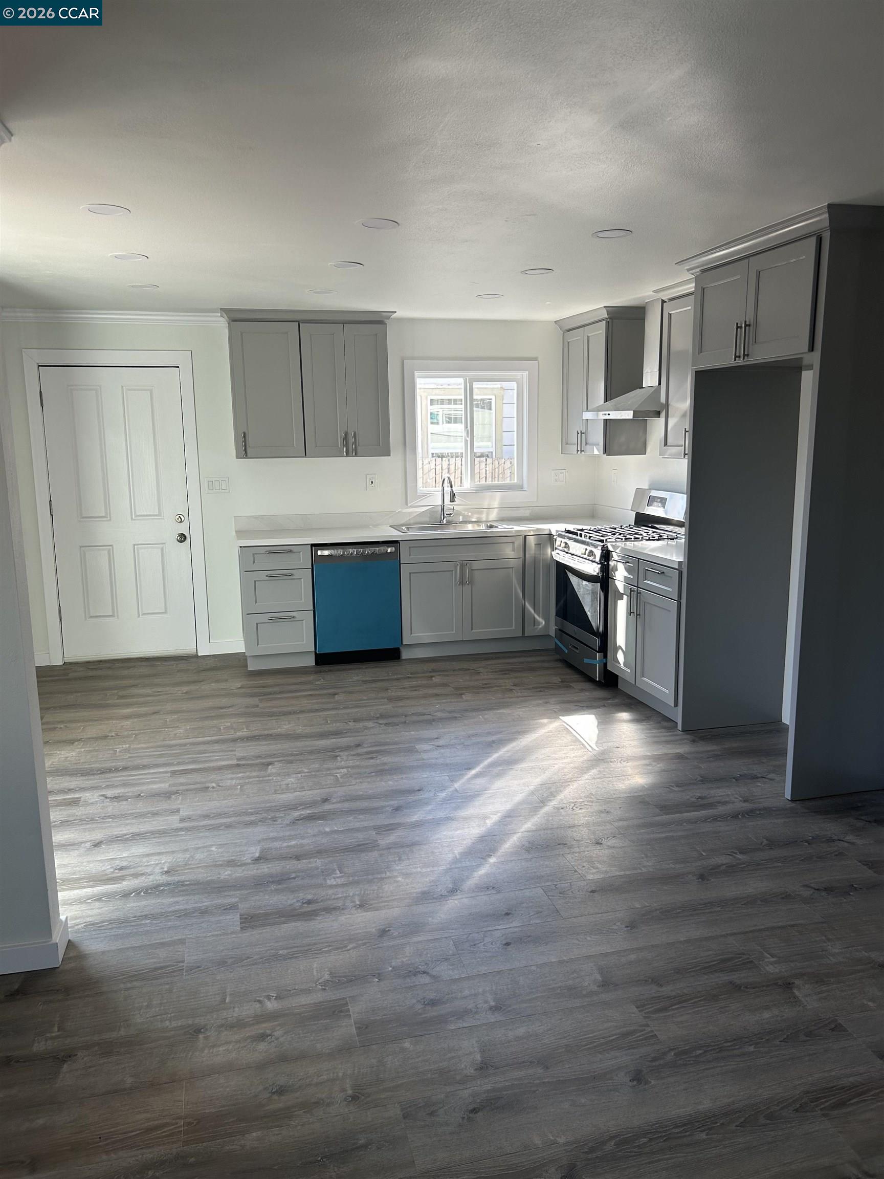 Detail Gallery Image 4 of 7 For 1621 26th St, Richmond,  CA 94806-4523 - 2 Beds | 1 Baths