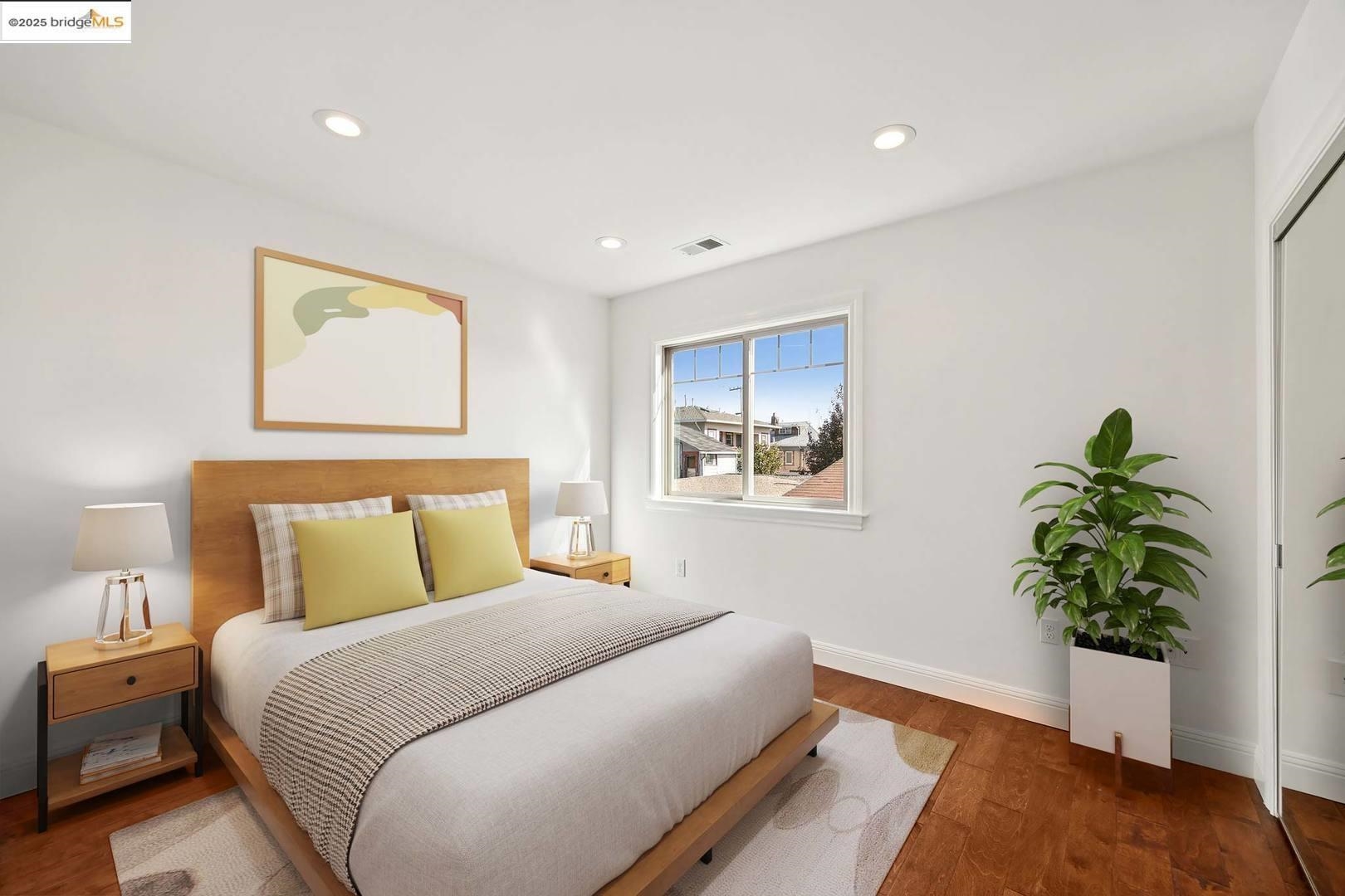 Detail Gallery Image 13 of 34 For 1028 36th St, Oakland,  CA 94608 - 3 Beds | 3 Baths