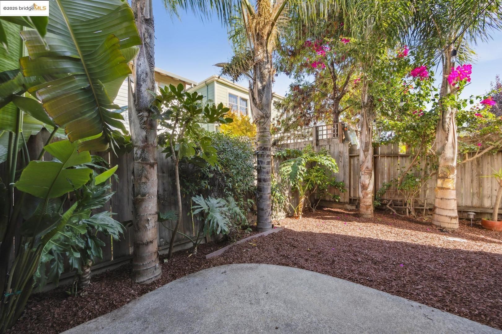 Detail Gallery Image 24 of 34 For 1028 36th St, Oakland,  CA 94608 - 3 Beds | 3 Baths