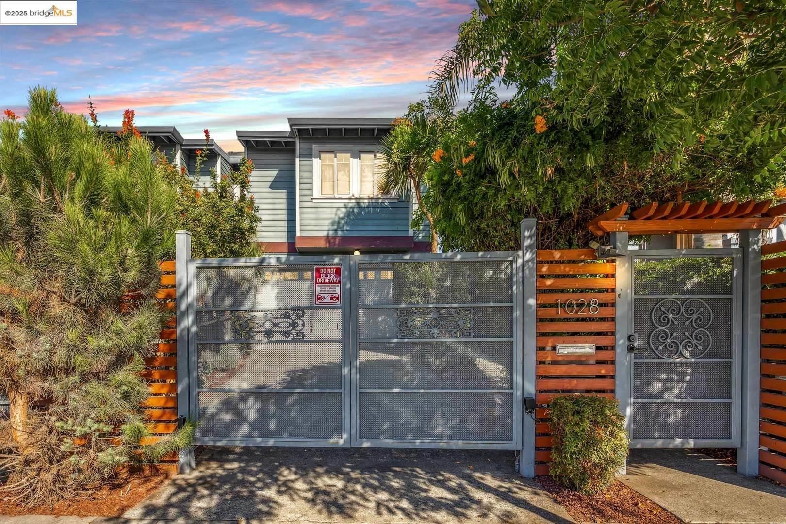 Detail Gallery Image 27 of 34 For 1028 36th St, Oakland,  CA 94608 - 3 Beds | 3 Baths