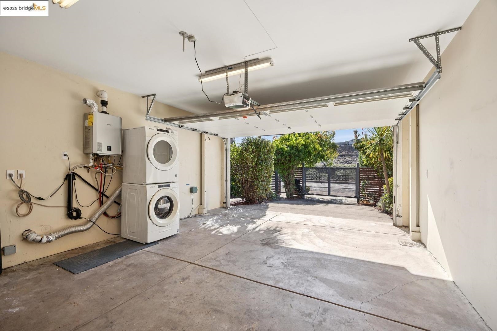 Detail Gallery Image 28 of 34 For 1028 36th St, Oakland,  CA 94608 - 3 Beds | 3 Baths