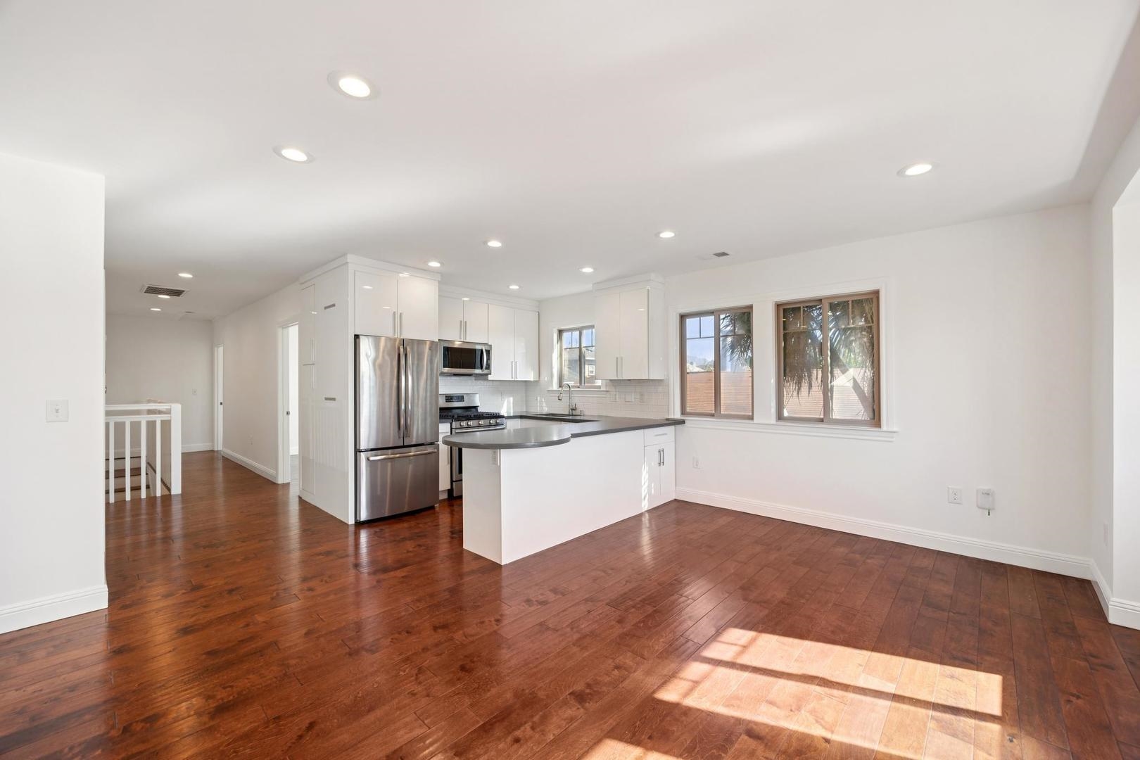 Detail Gallery Image 30 of 34 For 1028 36th St, Oakland,  CA 94608 - 3 Beds | 3 Baths