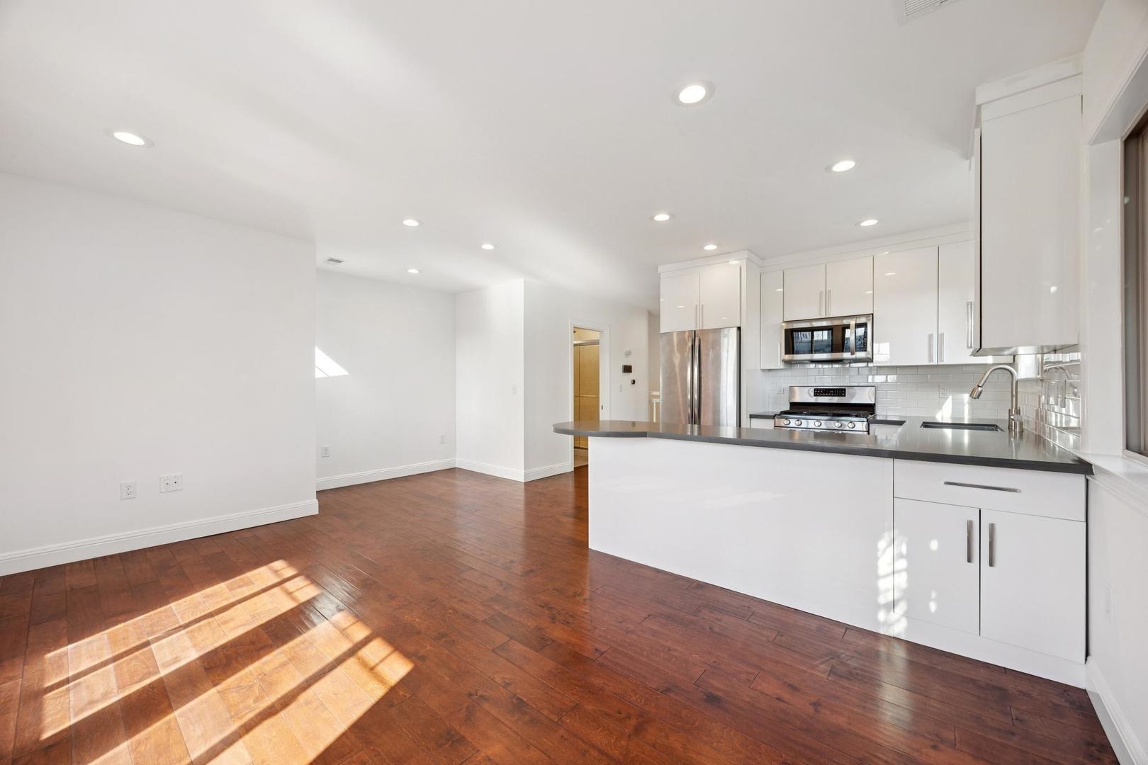 Detail Gallery Image 32 of 34 For 1028 36th St, Oakland,  CA 94608 - 3 Beds | 3 Baths