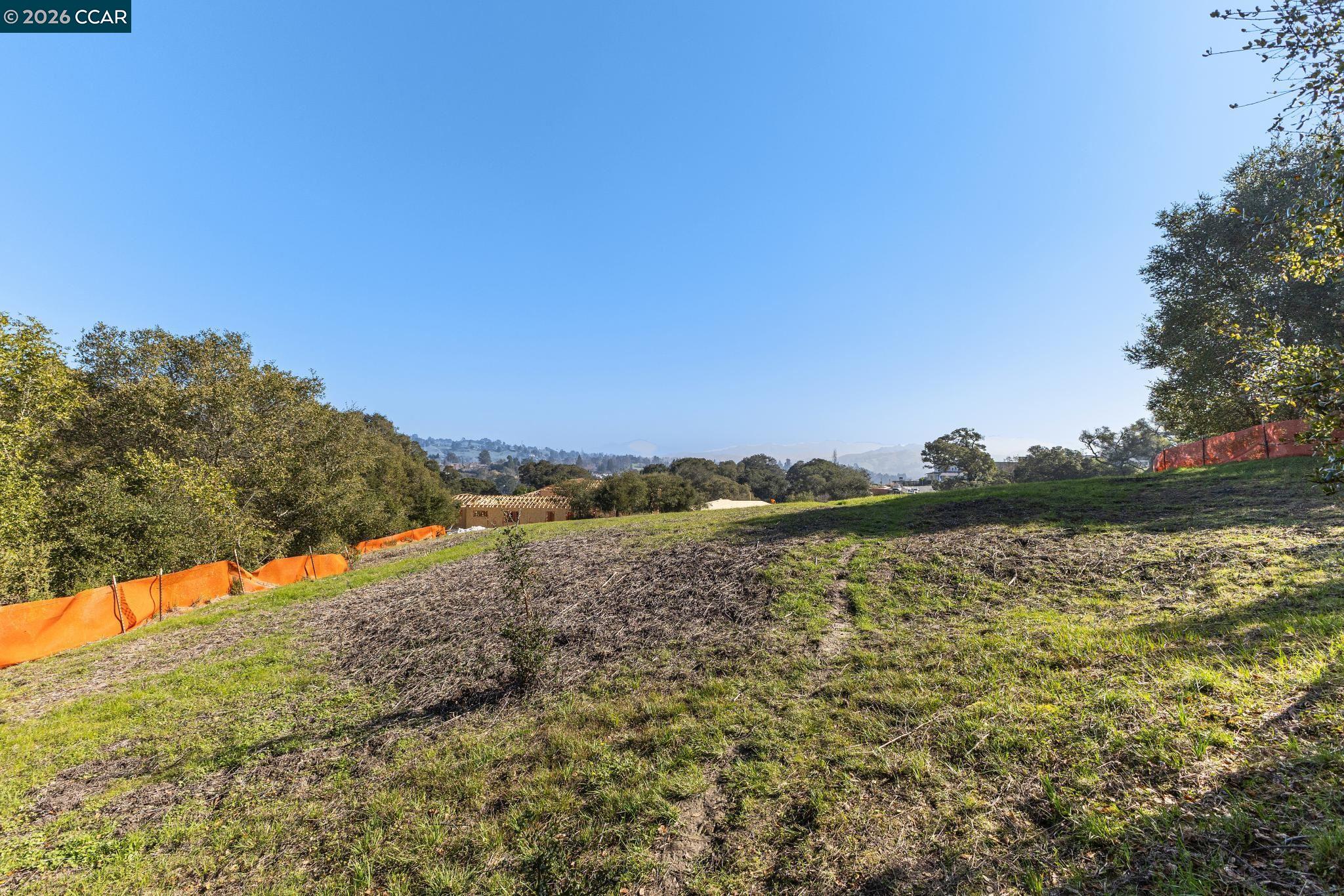 Detail Gallery Image 28 of 32 For 90 Adobe Ln, Orinda,  CA 94563 - – Beds | – Baths