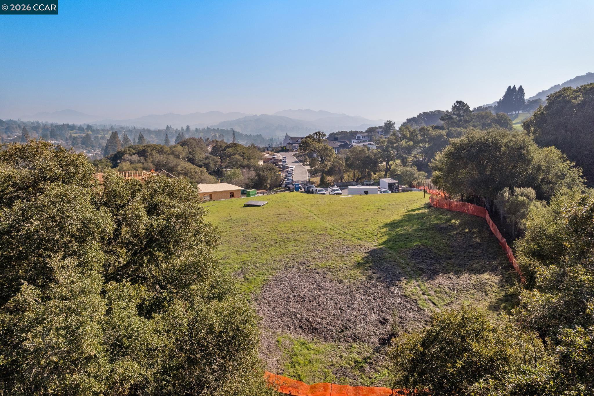 Detail Gallery Image 6 of 32 For 90 Adobe Ln, Orinda,  CA 94563 - – Beds | – Baths